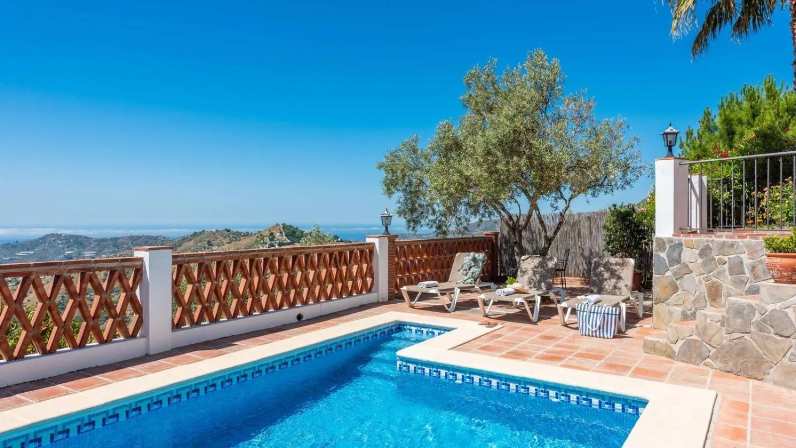 Swimming pool in Casa Cuatro Caminos Frigiliana by Ruralidays