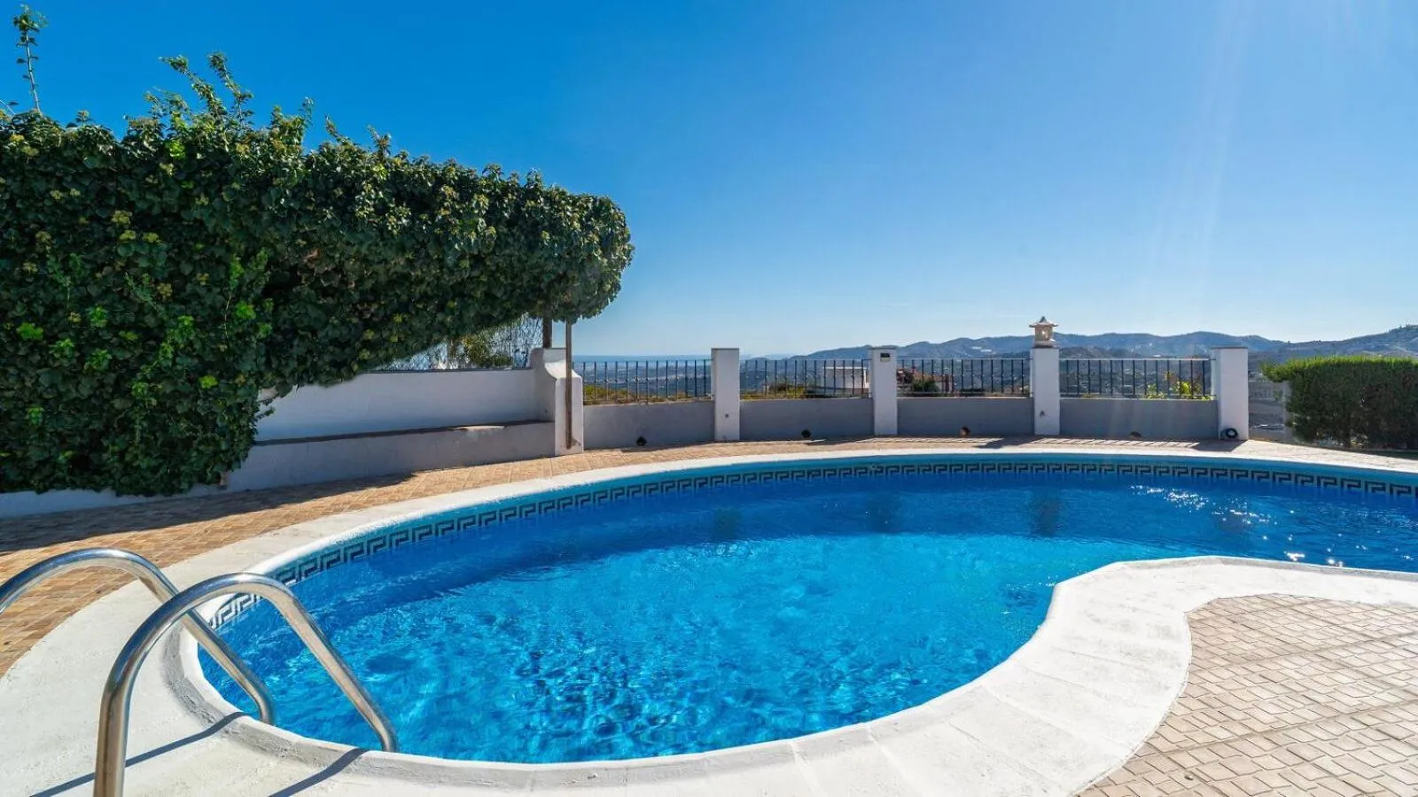 Casa Adrian Almachar by Ruralidays