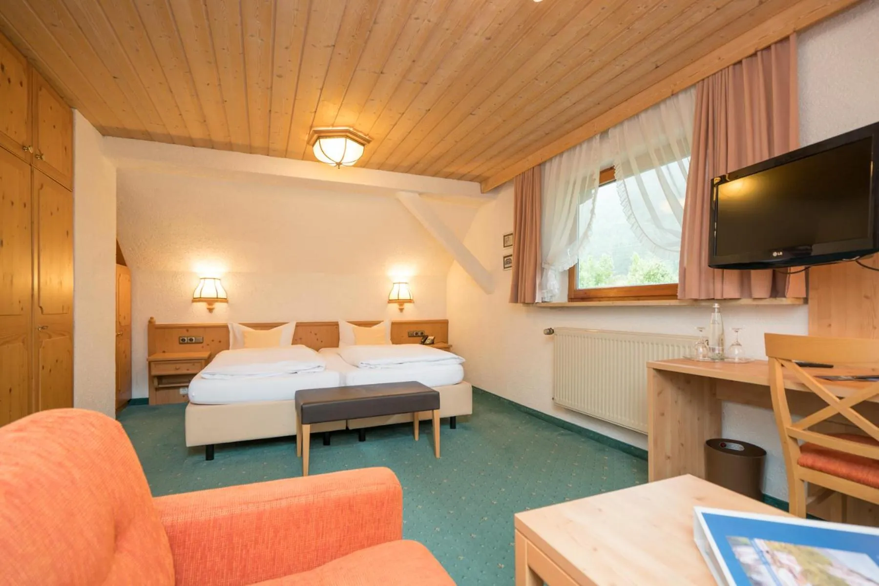 Photo of the whole room, Bed in Seehotel Grauer Bär