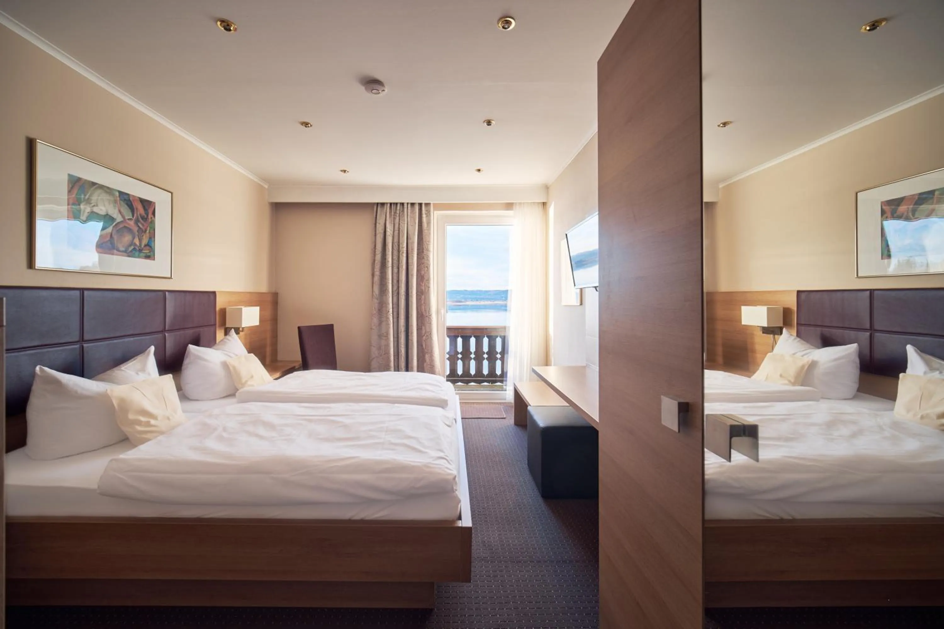 Photo of the whole room, Bed in Seehotel Grauer Bär