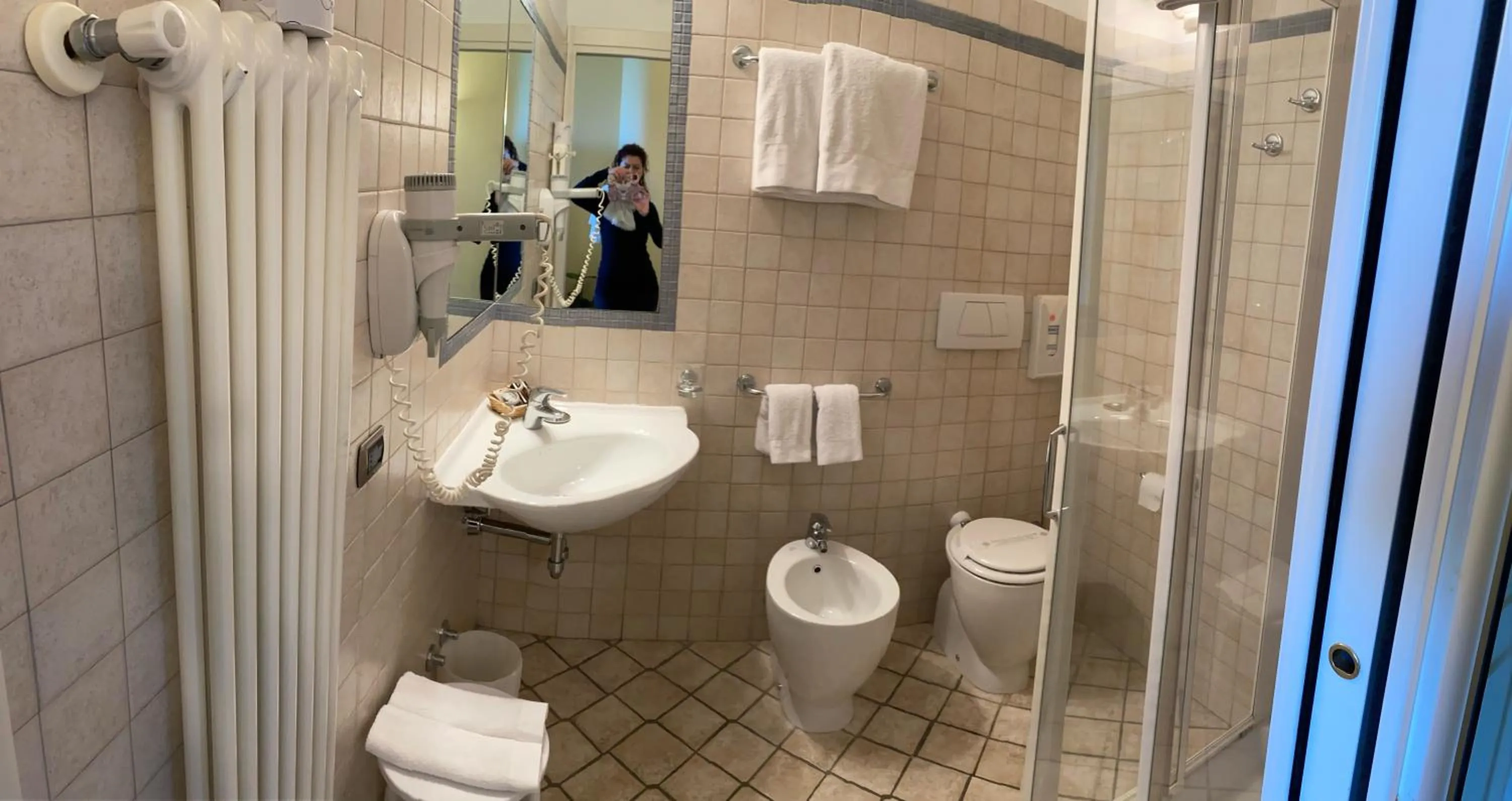 Bathroom in LA SISMONDA