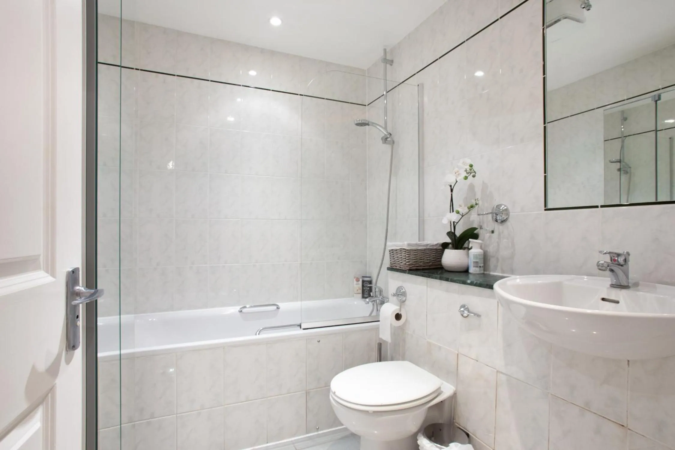 Spacious 1 bed Sloane Square