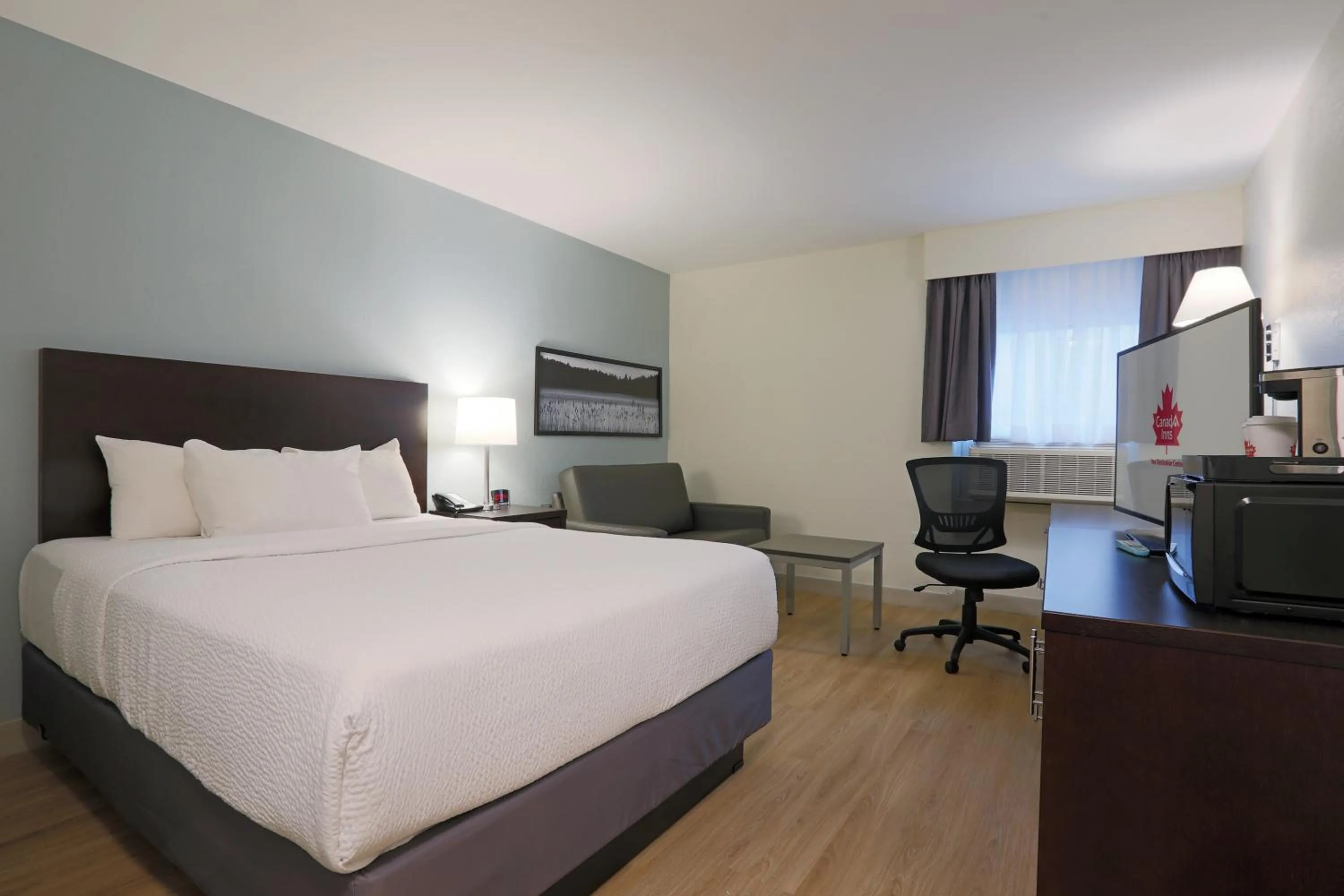 Bedroom, Bed in Canad Inns Destination Centre Windsor Park