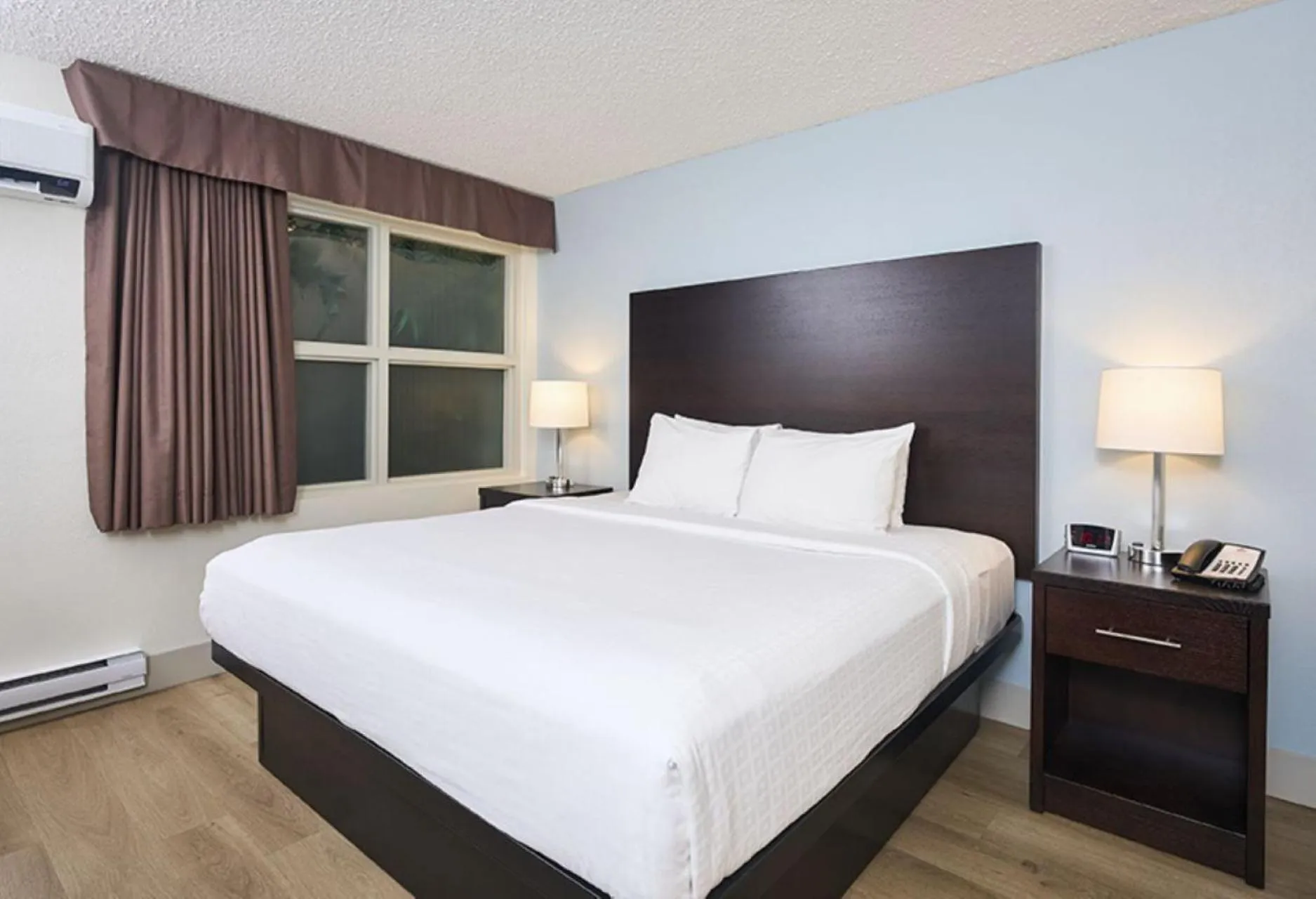 Bed in Canad Inns Destination Centre Windsor Park