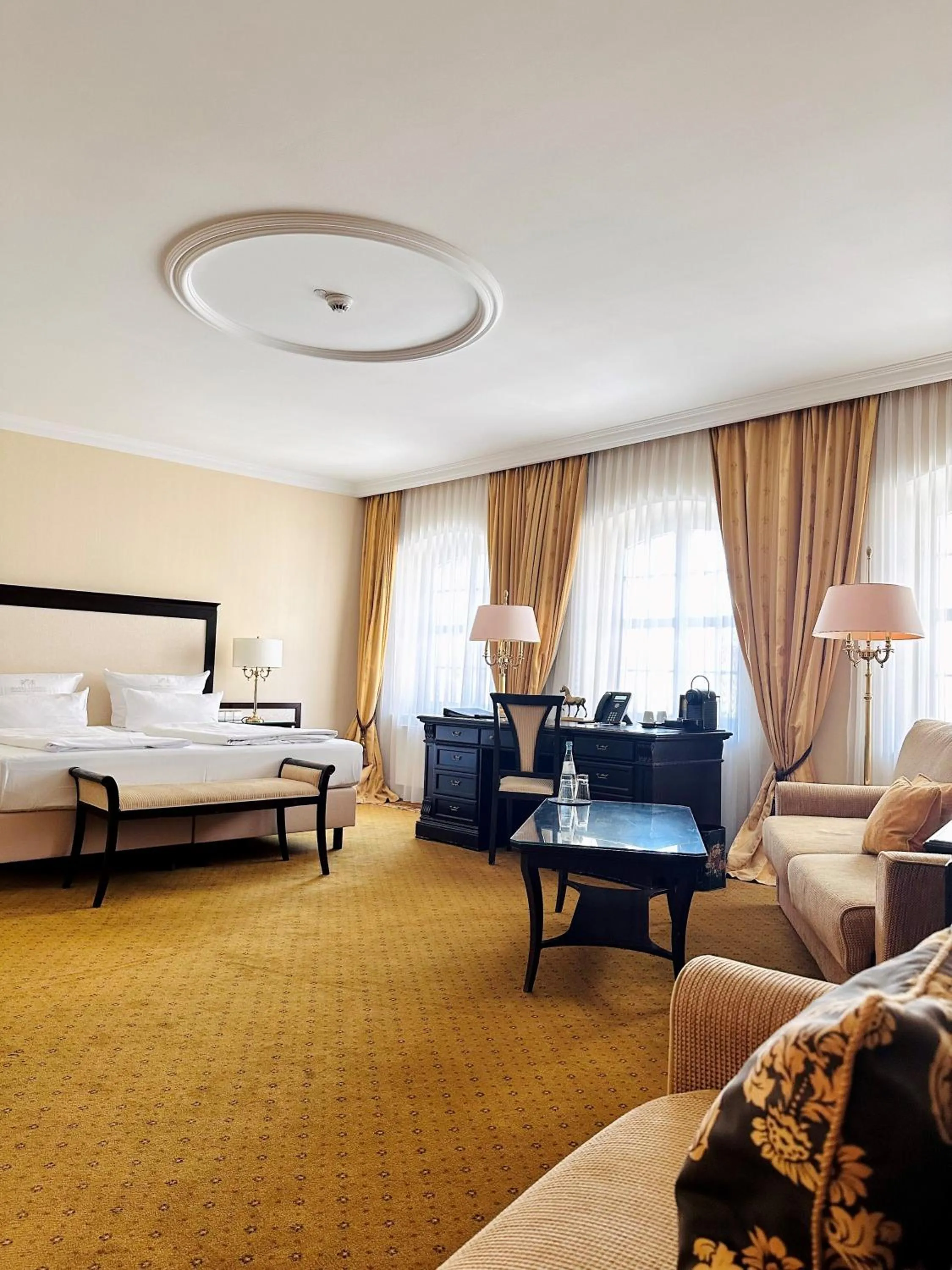 Photo of the whole room, Bed in Hotel Suitess