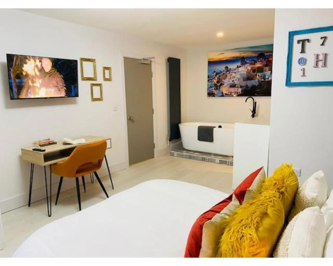 Bedroom, Bed in Townhouse PLUS @ Lower Beth Street Stoke