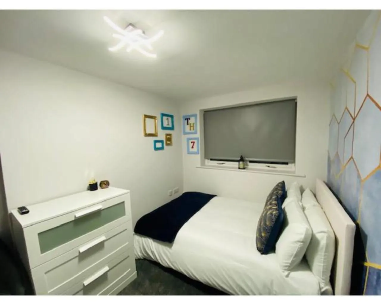 Bedroom, Bed in Townhouse PLUS @ Lower Beth Street Stoke