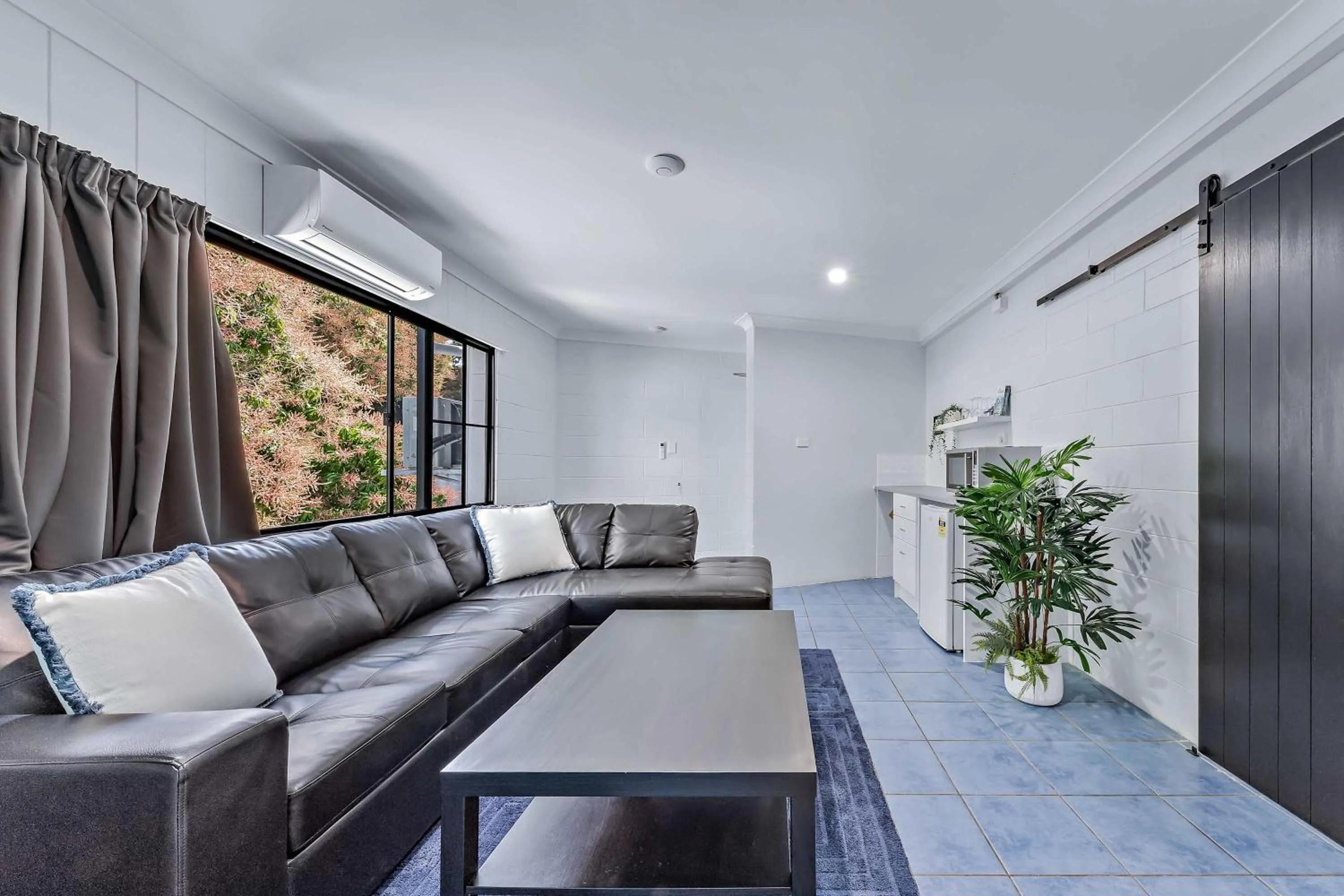 Airlie Sun & Sand Accommodation #6