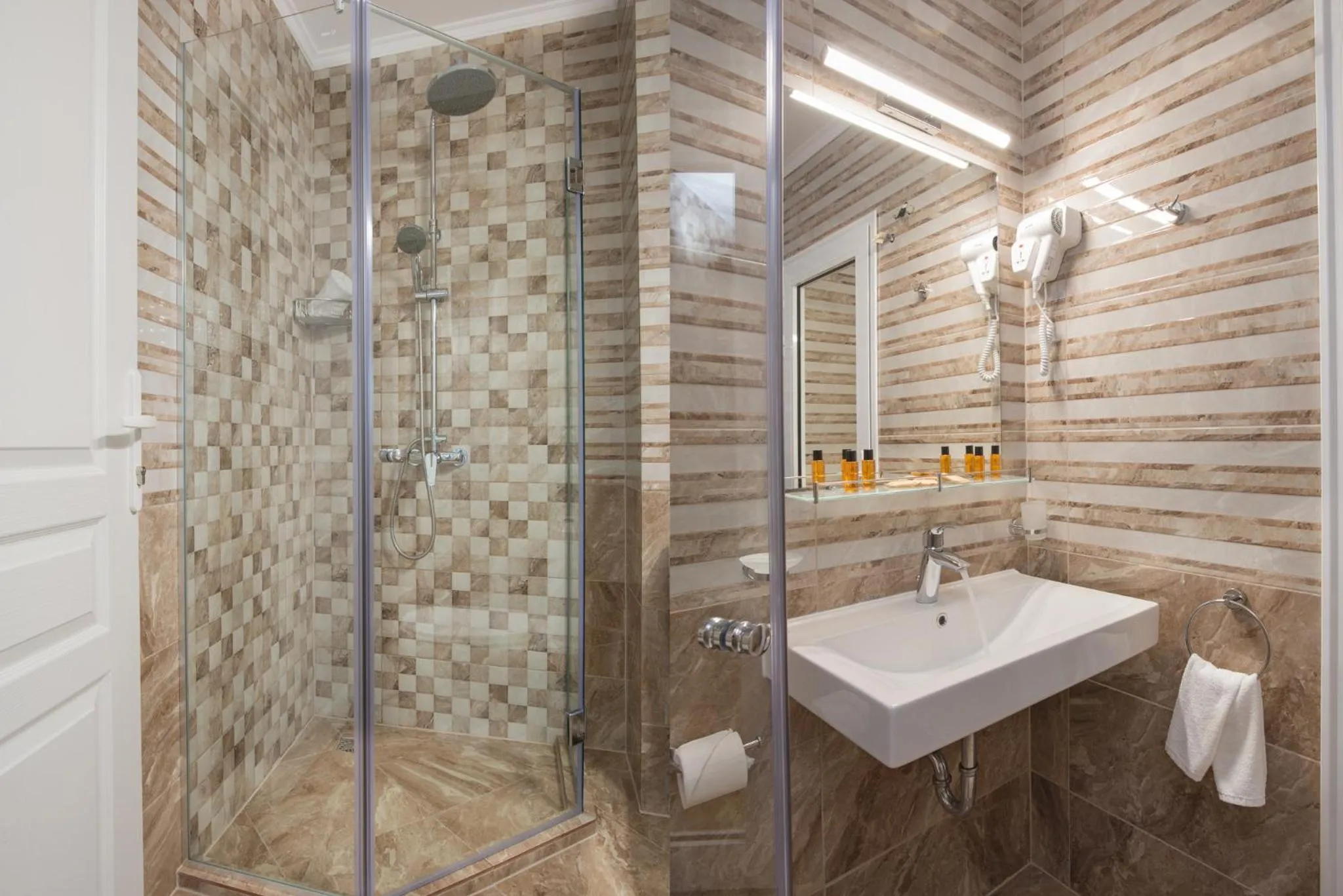 Bathroom in Marina Sands Bijou Boutique - excellent choice for travelers visiting Obzor 2-4p