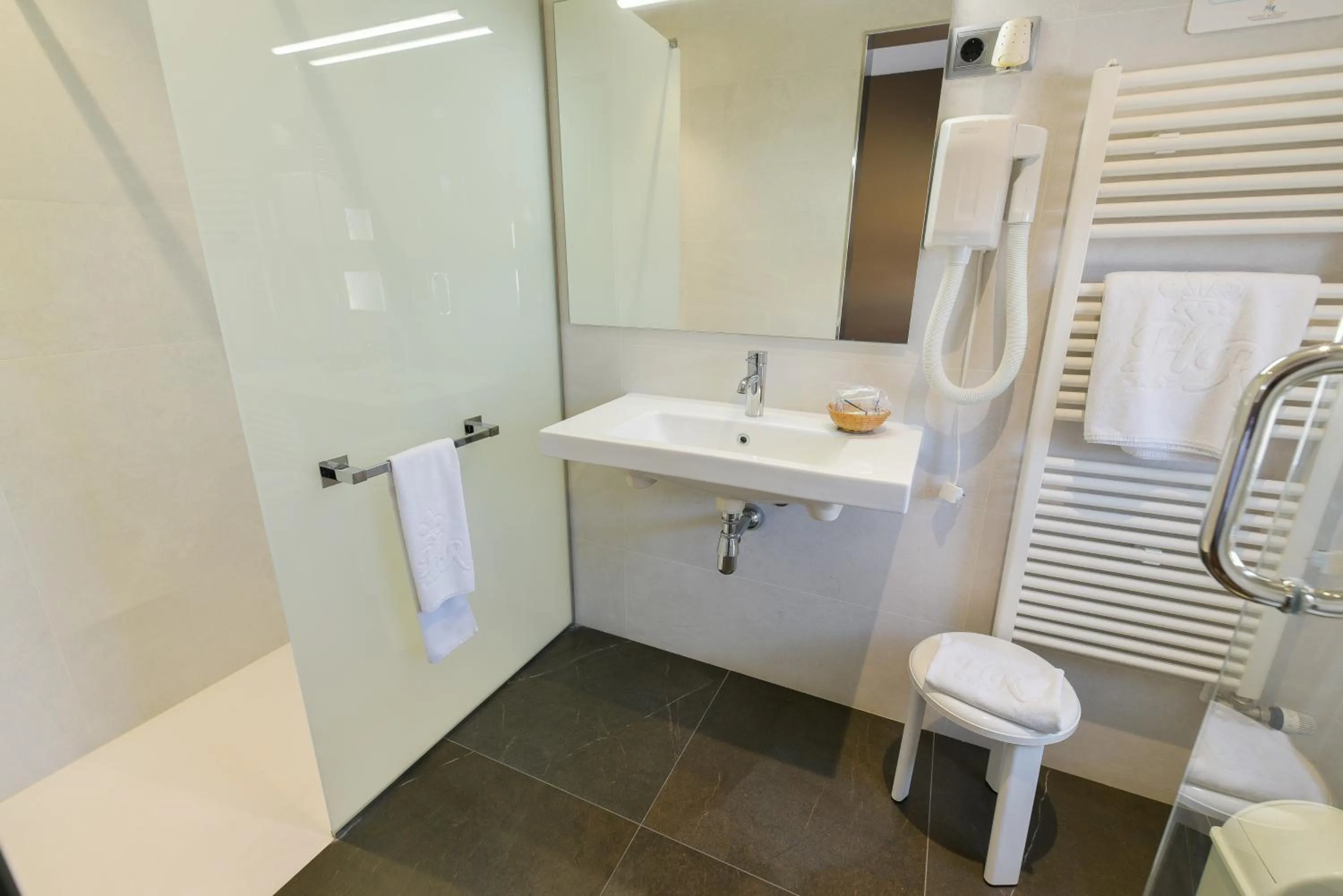 Shower in Hotel Robert