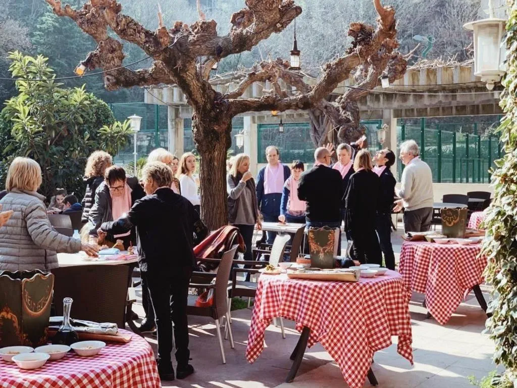 Restaurant/places to eat in Hotel Robert