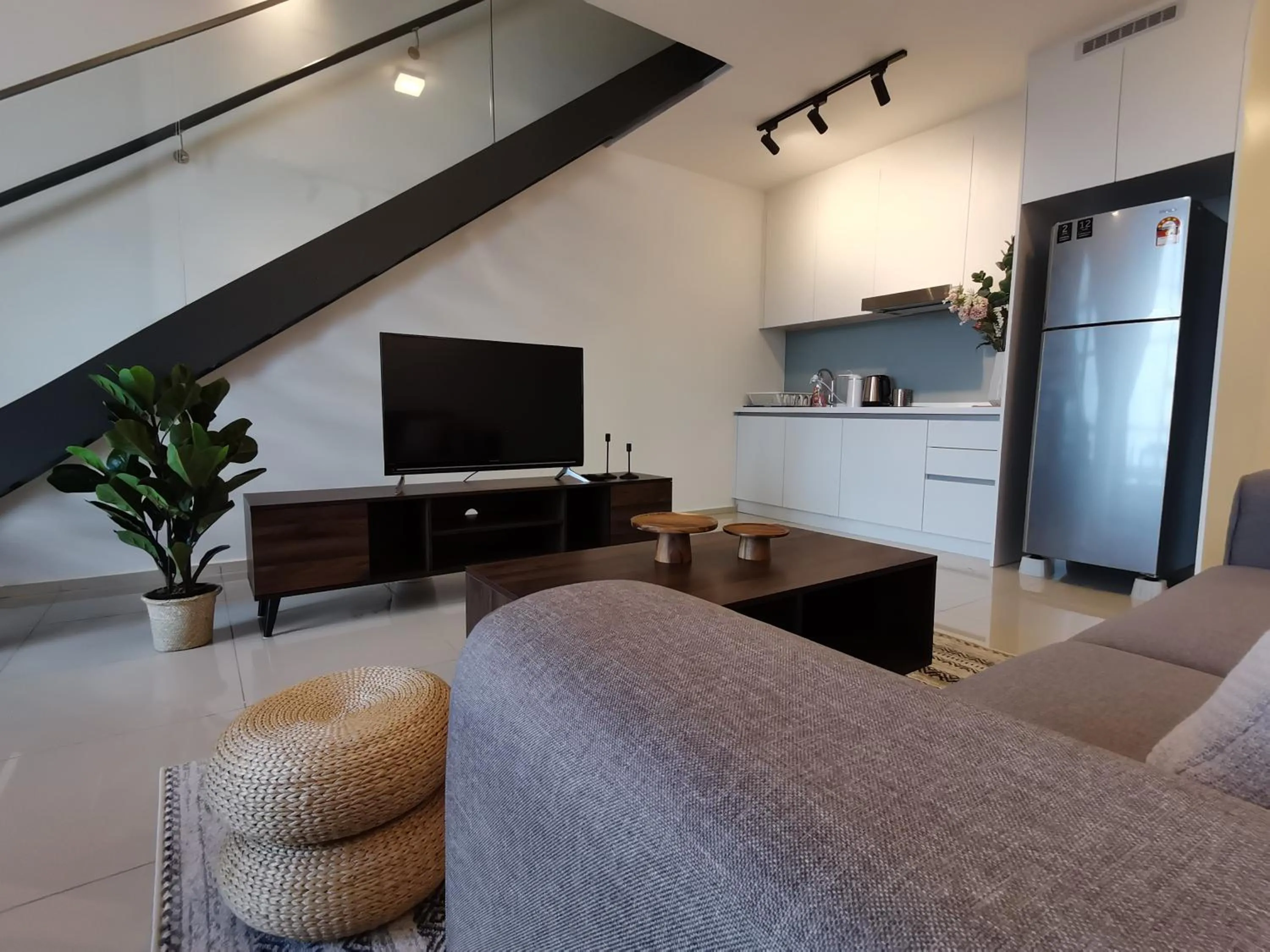 Living room in Eko Cheras Residences by De Space