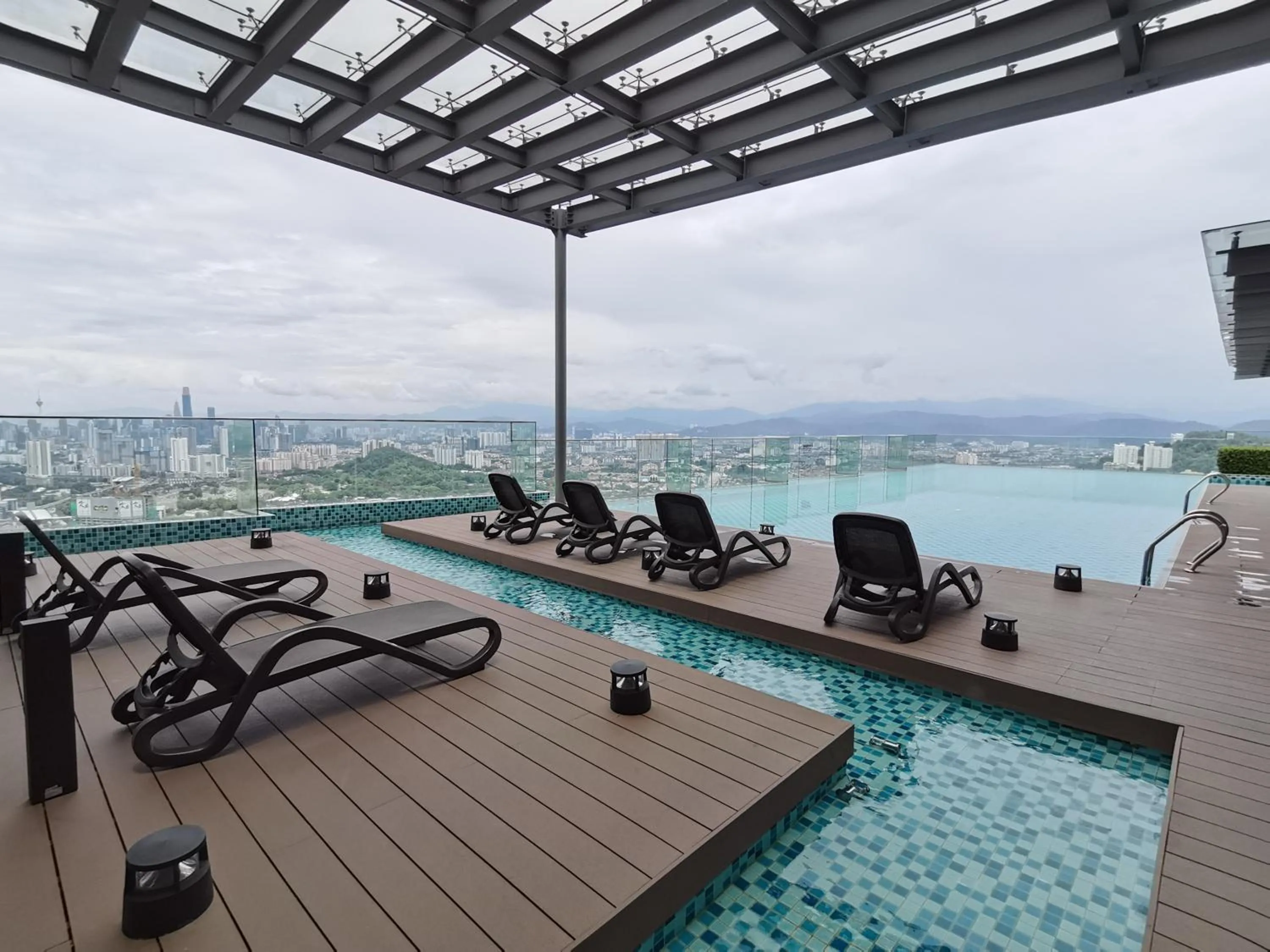 Swimming pool in Eko Cheras Residences by De Space