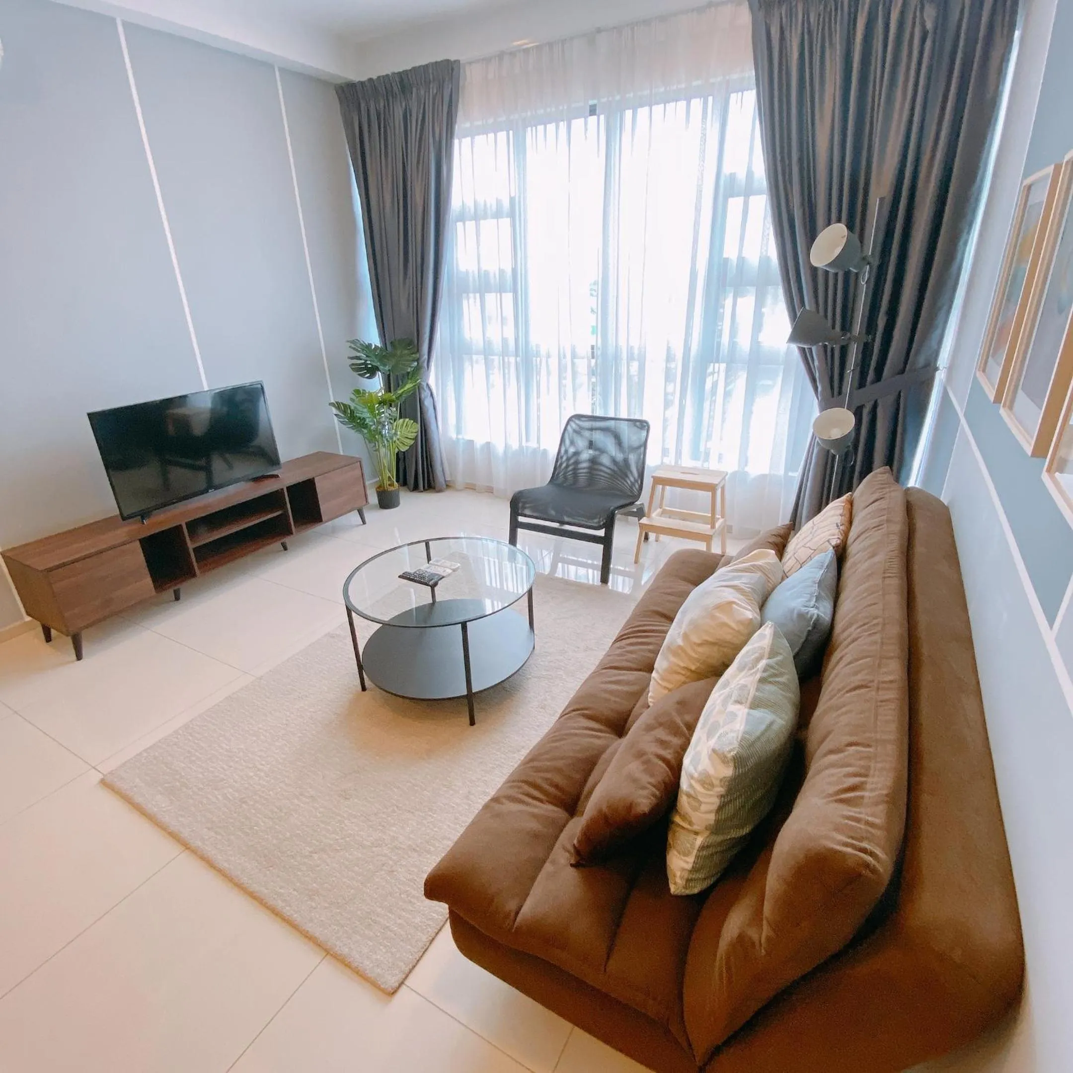 Living room in Eko Cheras Residences by De Space