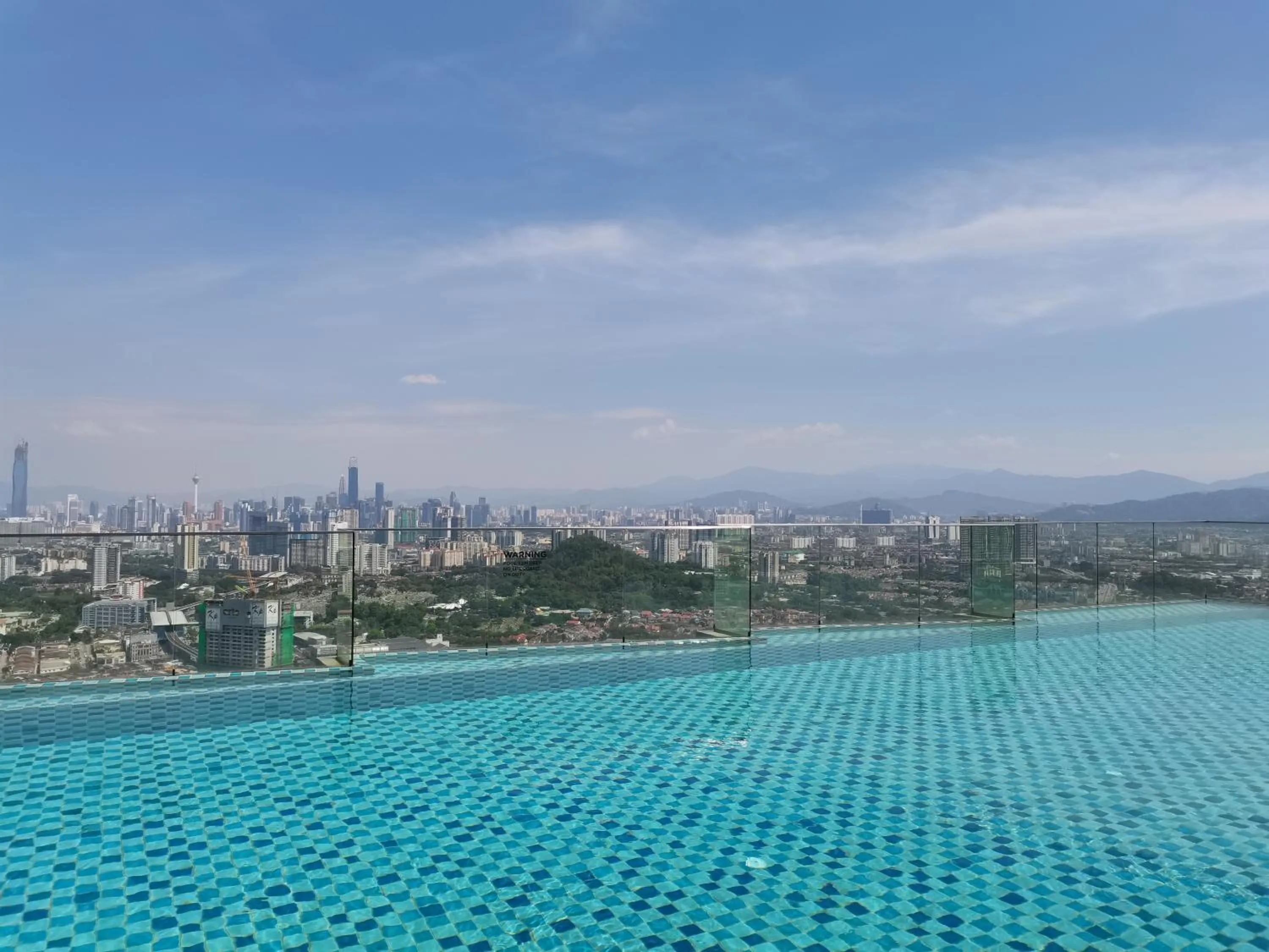 Swimming pool in Eko Cheras Residences by De Space