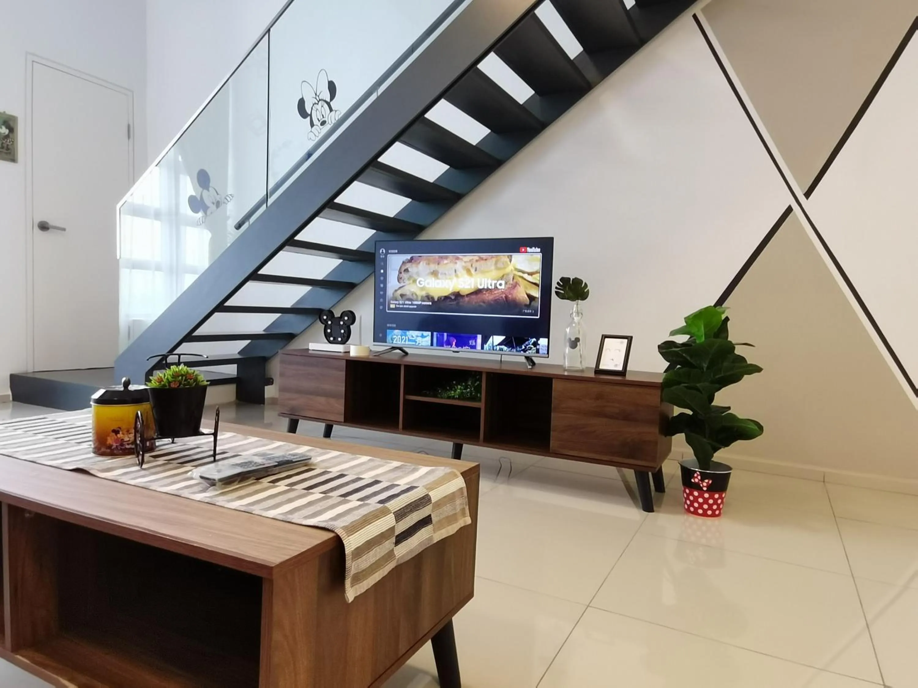 Living room in Eko Cheras Residences by De Space