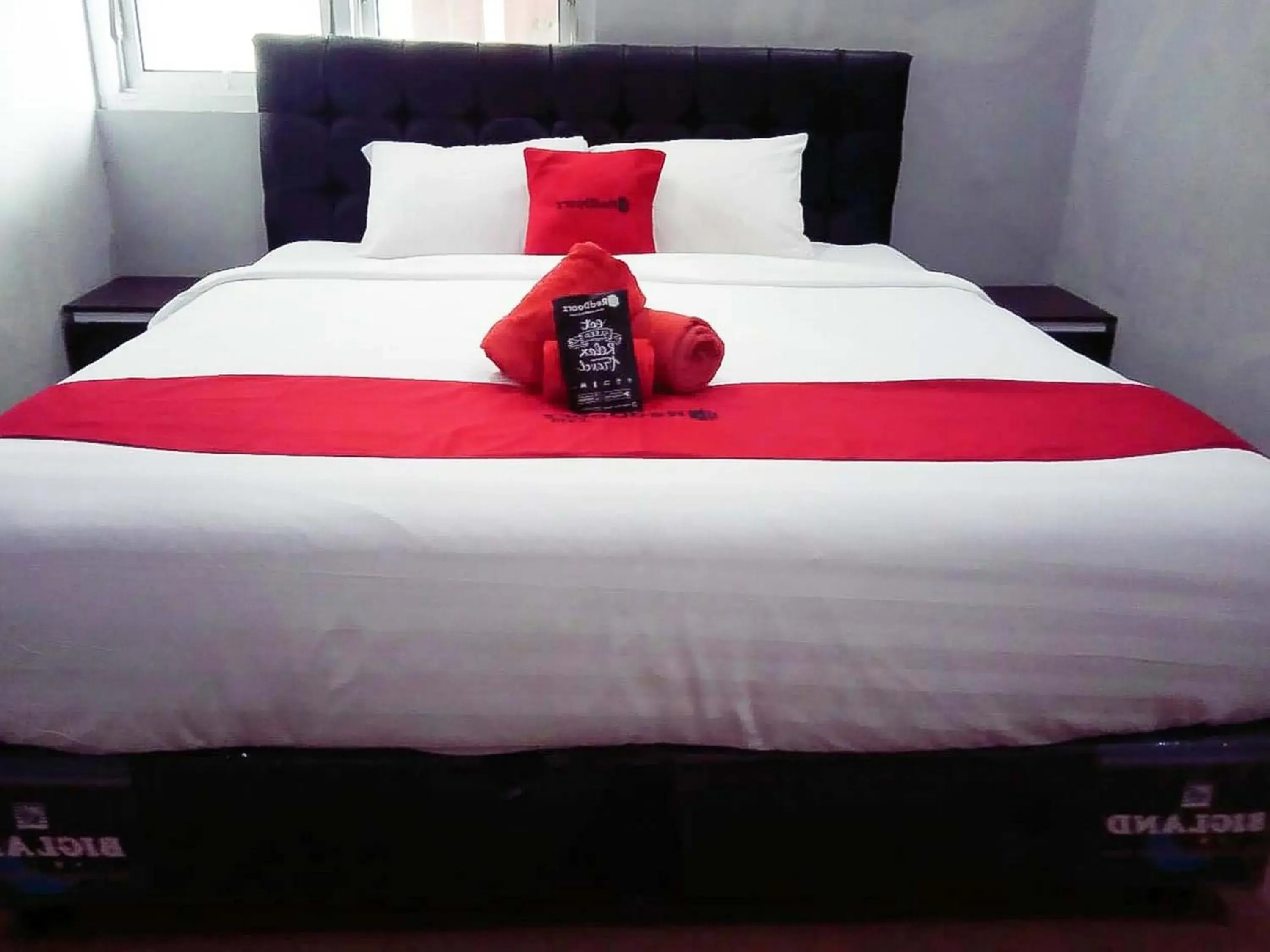 Bed in RedDoorz @ Jalan Pendidikan Mataram Bed in RedDoorz @ Jalan Pendidikan Mataram