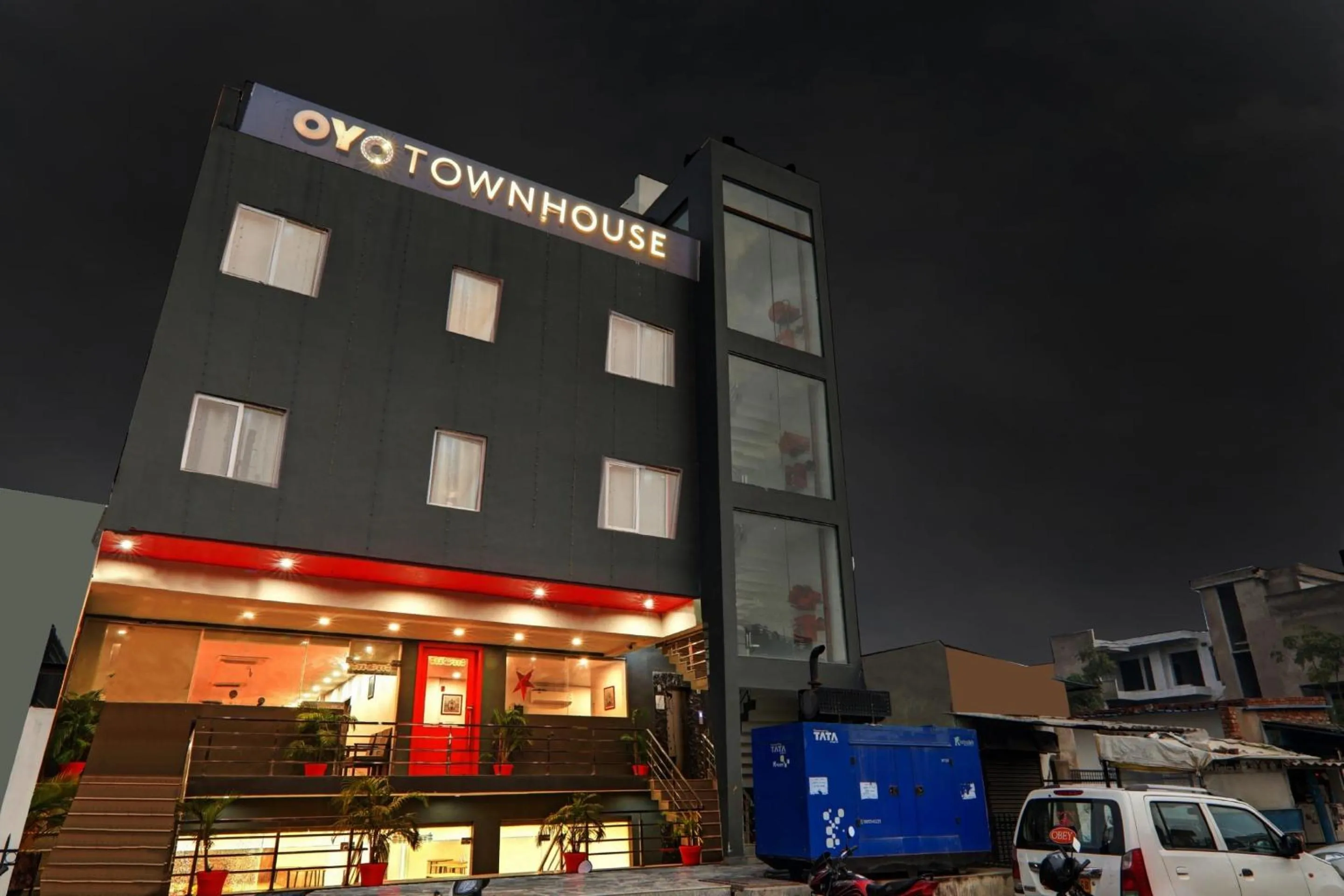 Facade/entrance in Townhouse The Shubham