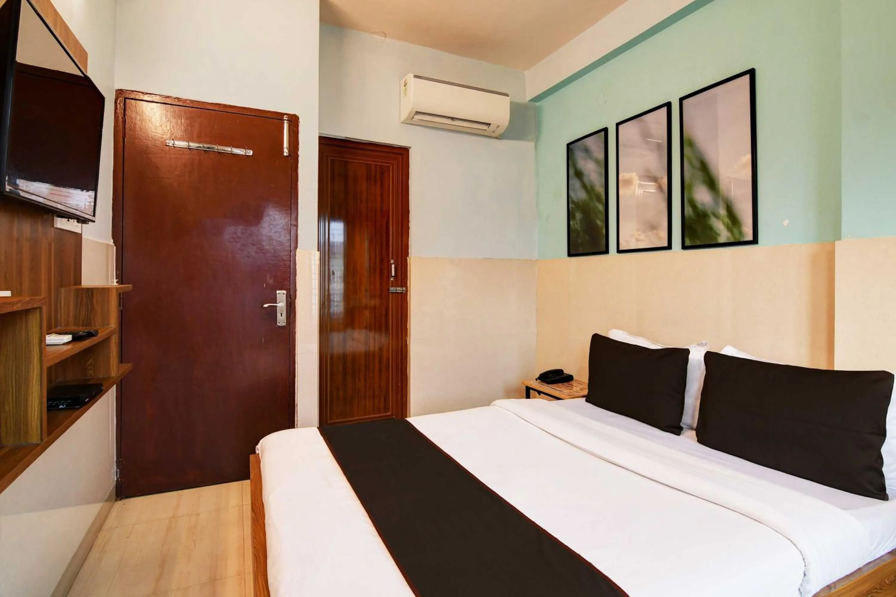 Bedroom, Bed in Super Hotel O New KOLKATA HOTEL