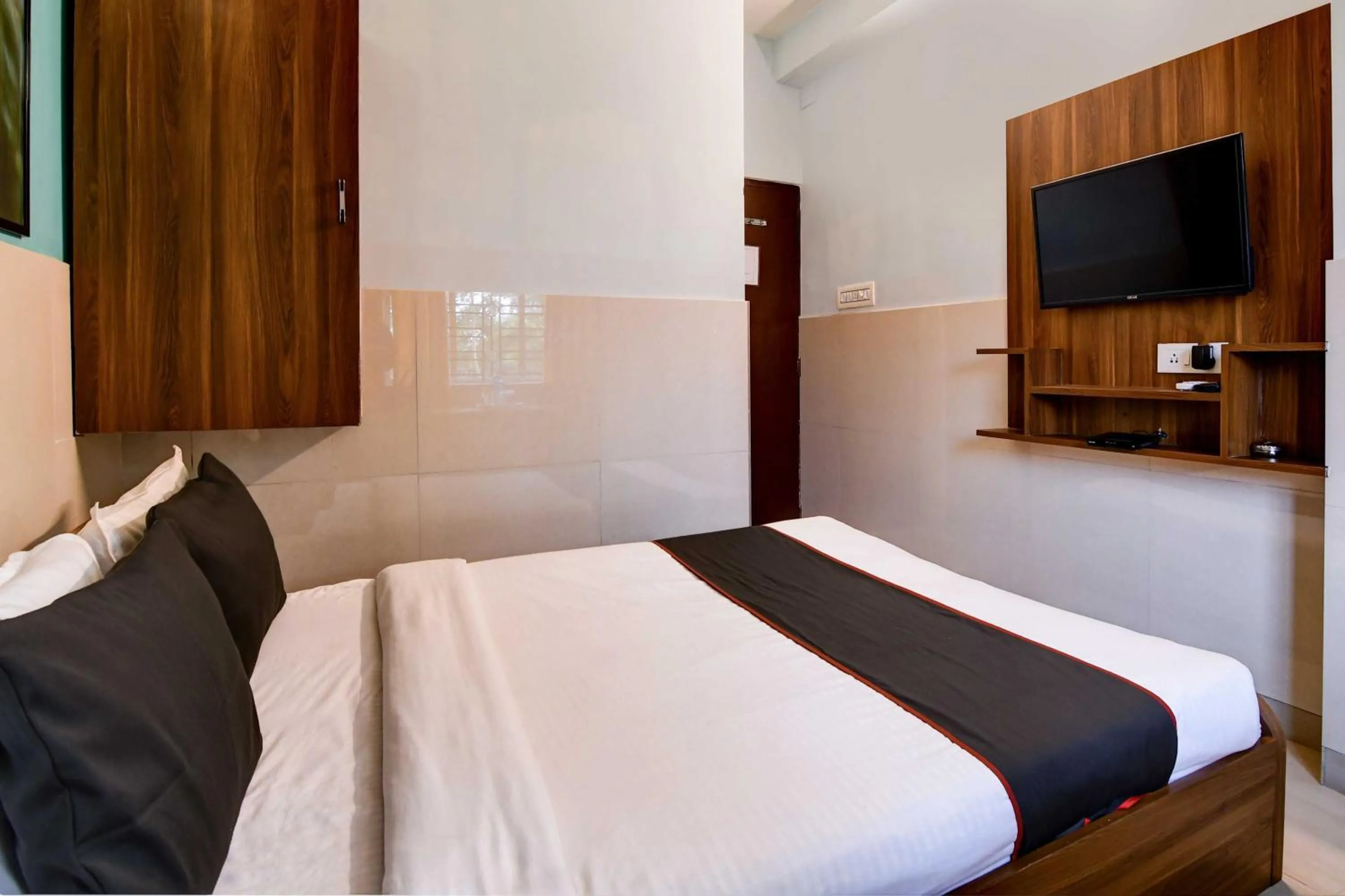 Bedroom, Bed in Super Hotel O New KOLKATA HOTEL