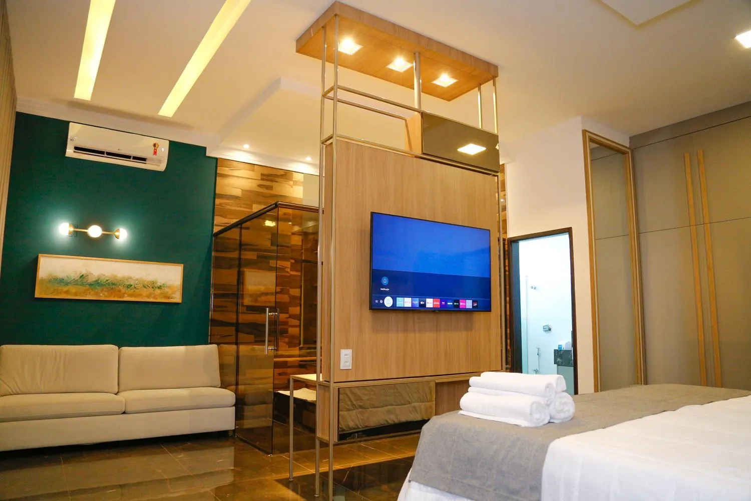 TV and multimedia, Bed in ONE HOTEL