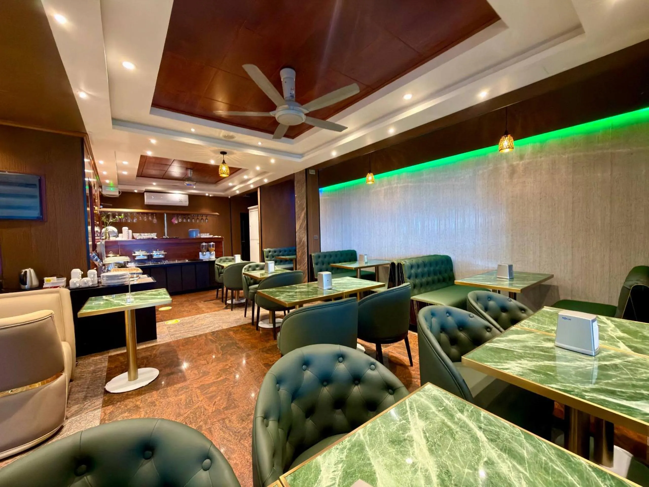 Restaurant/places to eat in Rivethi Beach