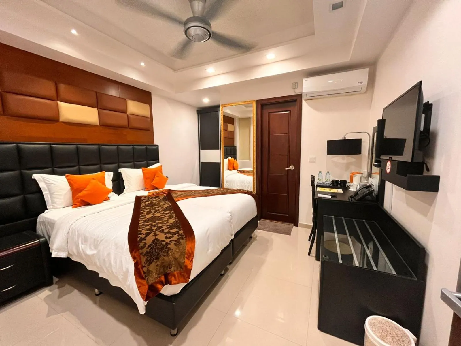 Bedroom, Bed in Rivethi Beach