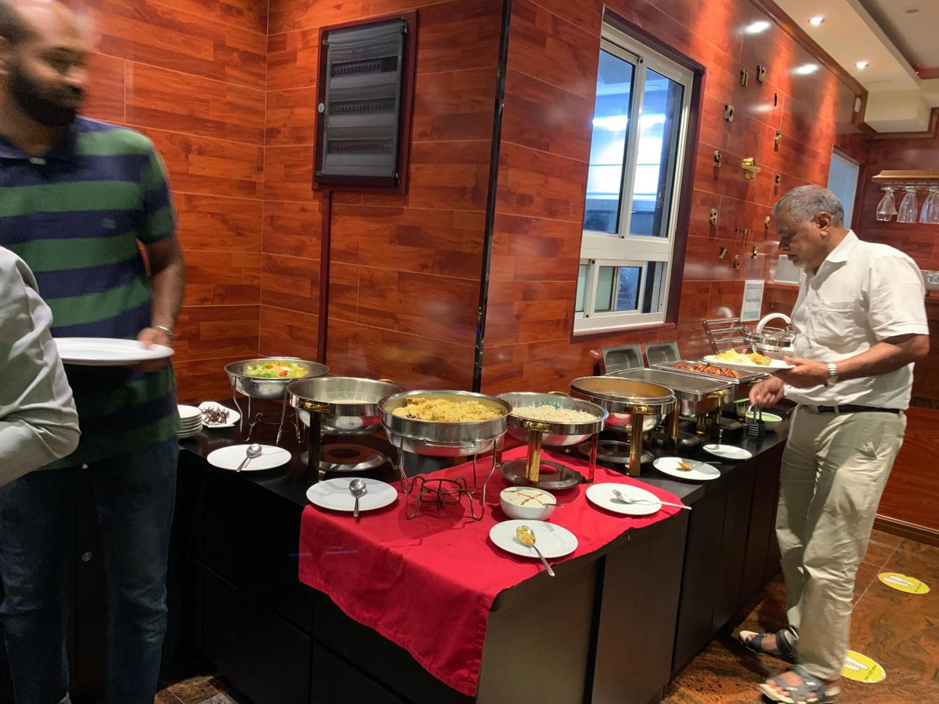 Restaurant/places to eat in Rivethi Beach