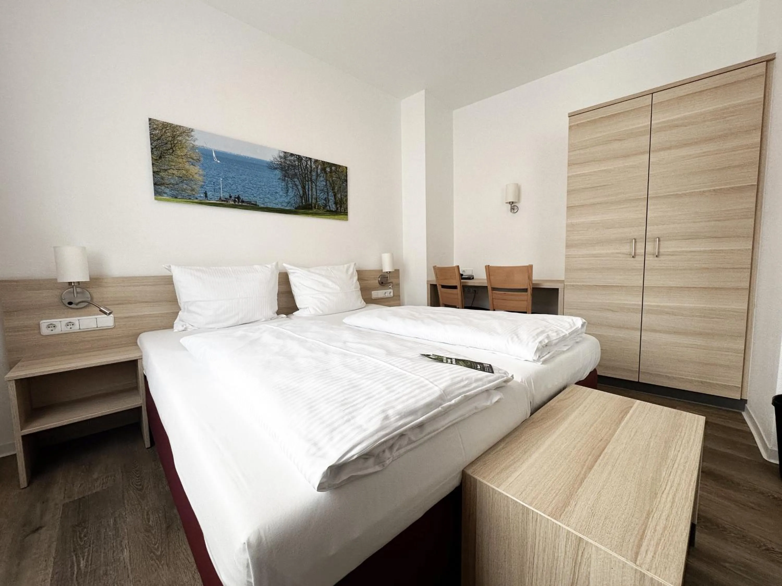 Photo of the whole room, Bed in Hotel Berliner Hof by Coffee Fellows Hotels