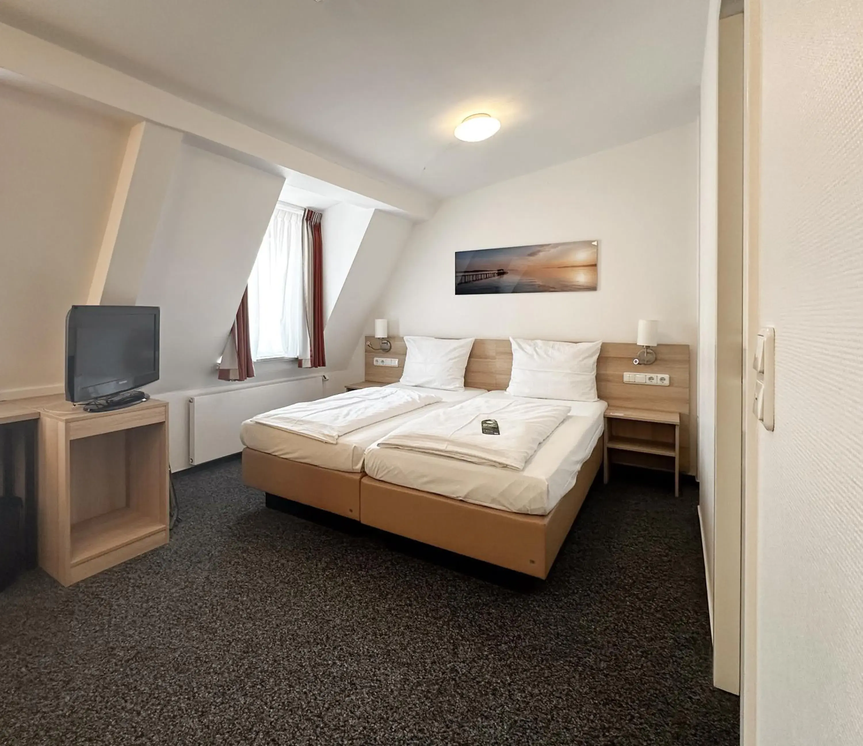 Double Room in Hotel Berliner Hof by Coffee Fellows Hotels Double Room in Hotel Berliner Hof by Coffee Fellows Hotels
