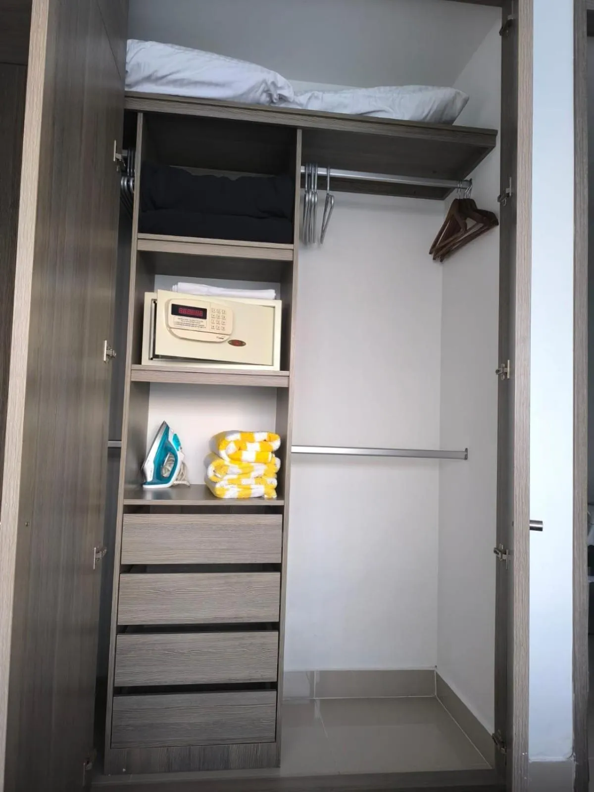 flat iron in Apartamentos frente al mar en Morros City