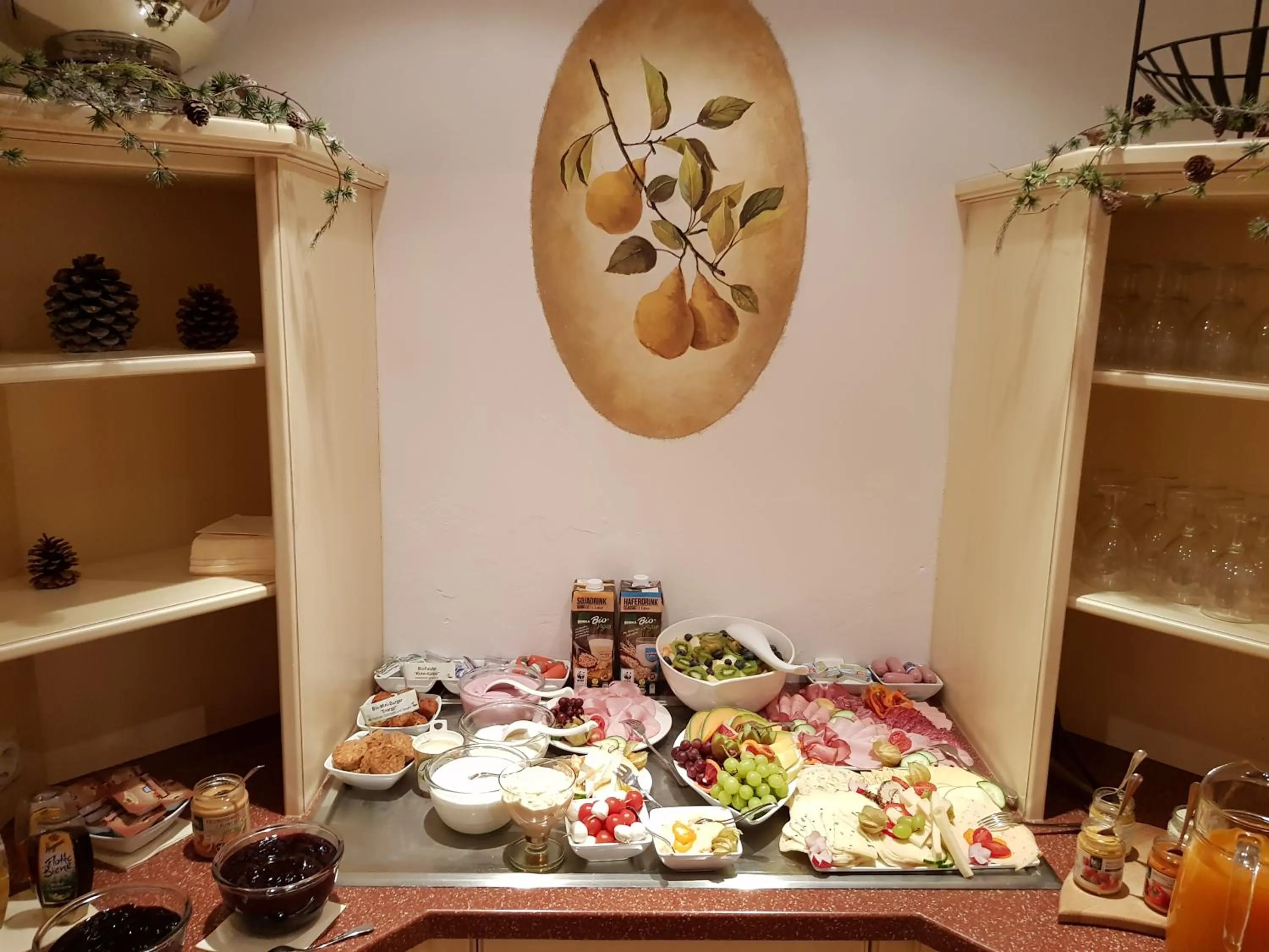 Buffet breakfast in Hotel-Garni Drachenburg