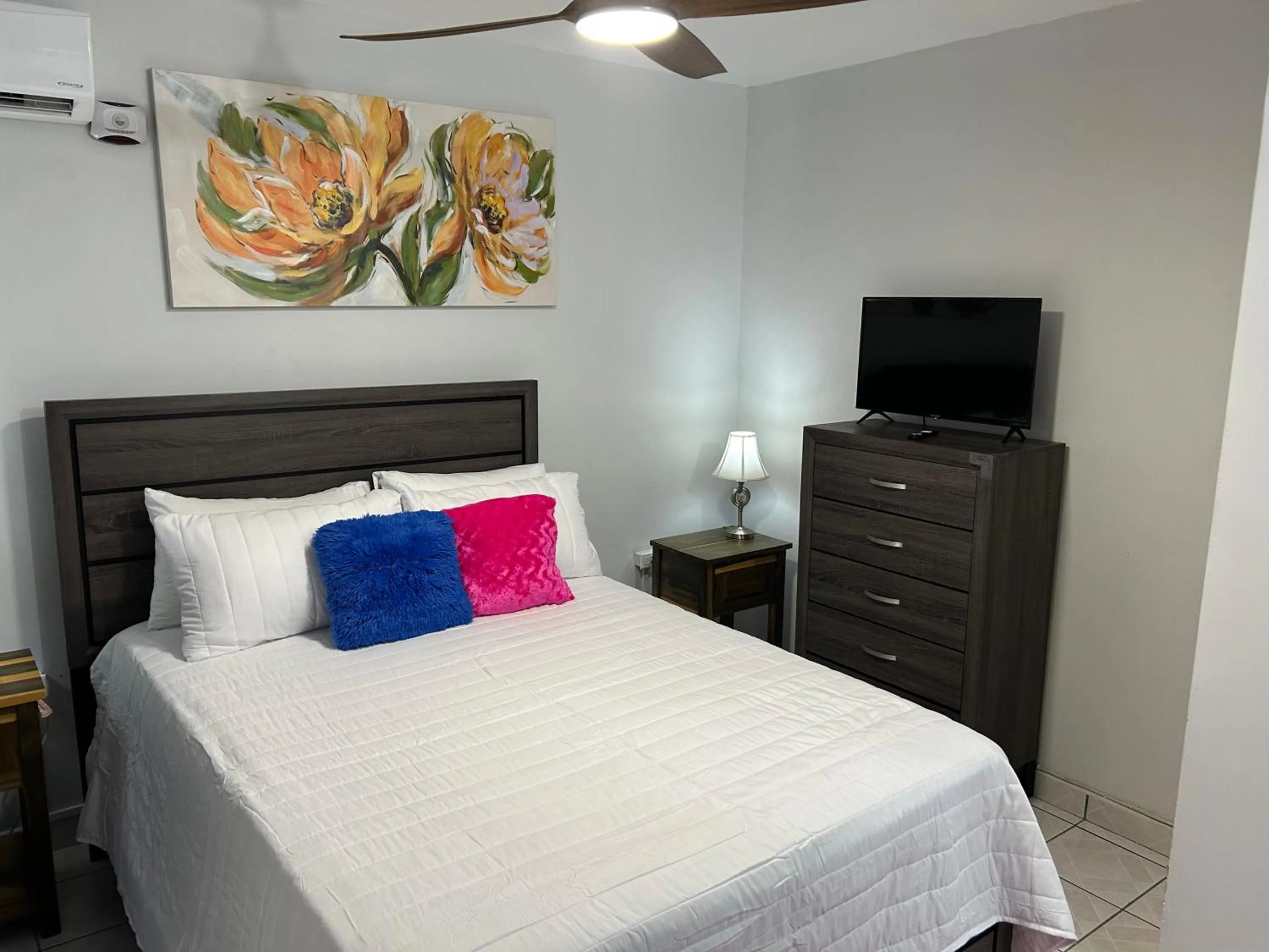 Bed in Contemporary Ocean view 2bed Carib Ocho Rios Condo