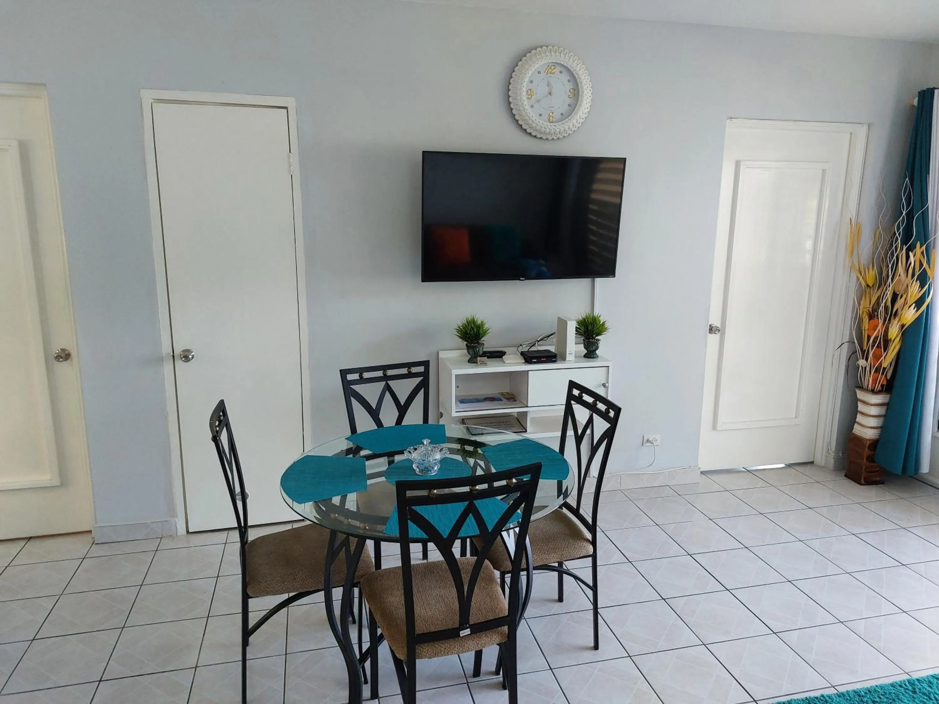 Dining area in Contemporary Ocean view 2bed Carib Ocho Rios Condo