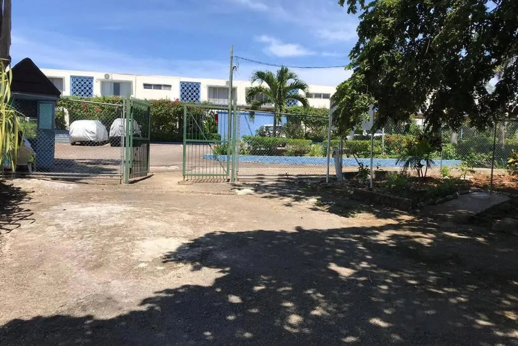 Property building in Contemporary Ocean view 2bed Carib Ocho Rios Condo