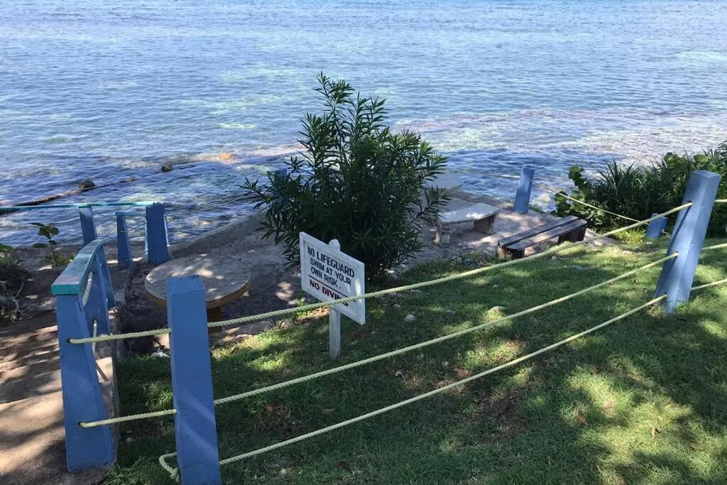 Sea view in Contemporary Ocean view 2bed Carib Ocho Rios Condo