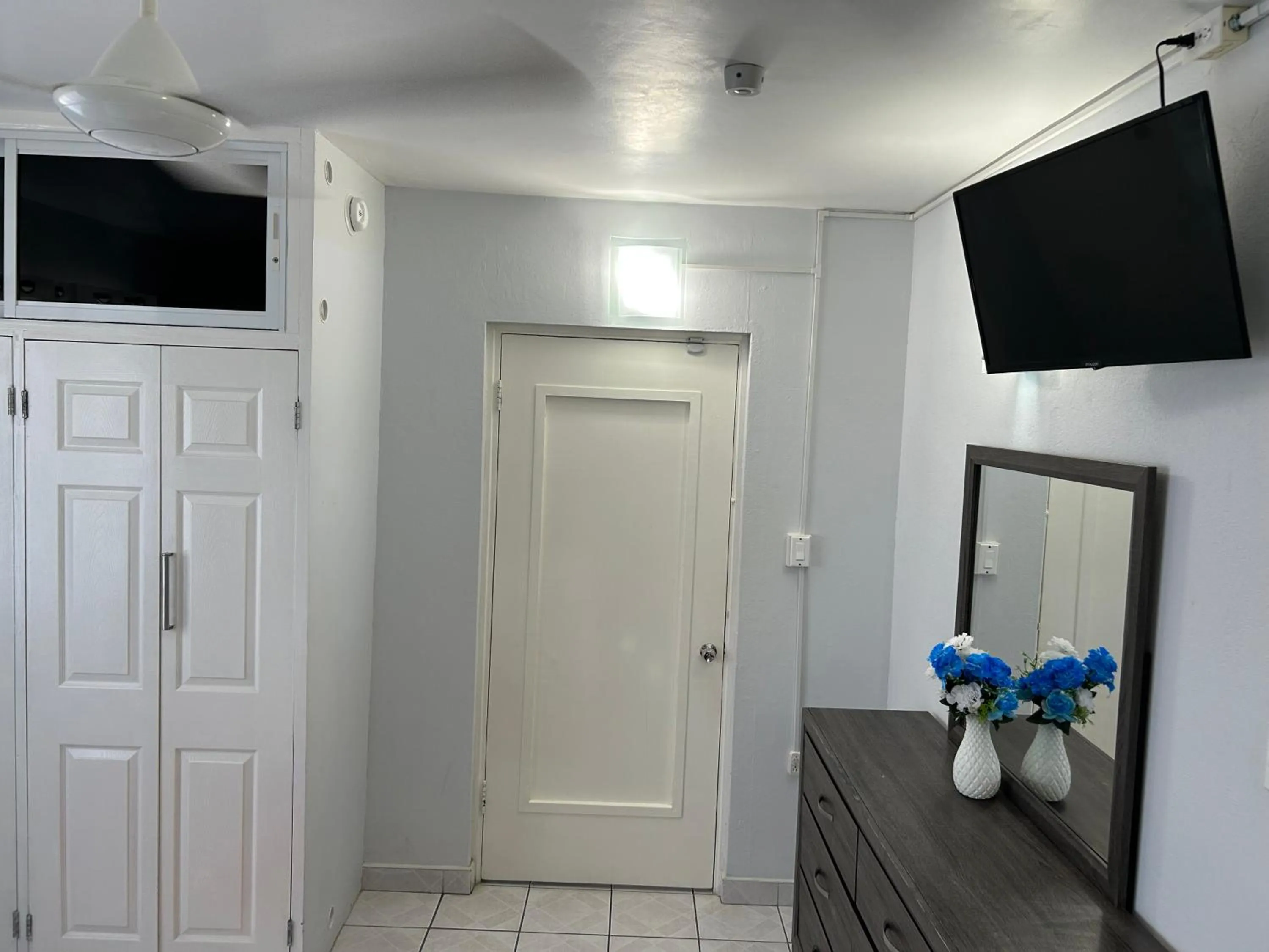 Bedroom in Contemporary Ocean view 2bed Carib Ocho Rios Condo