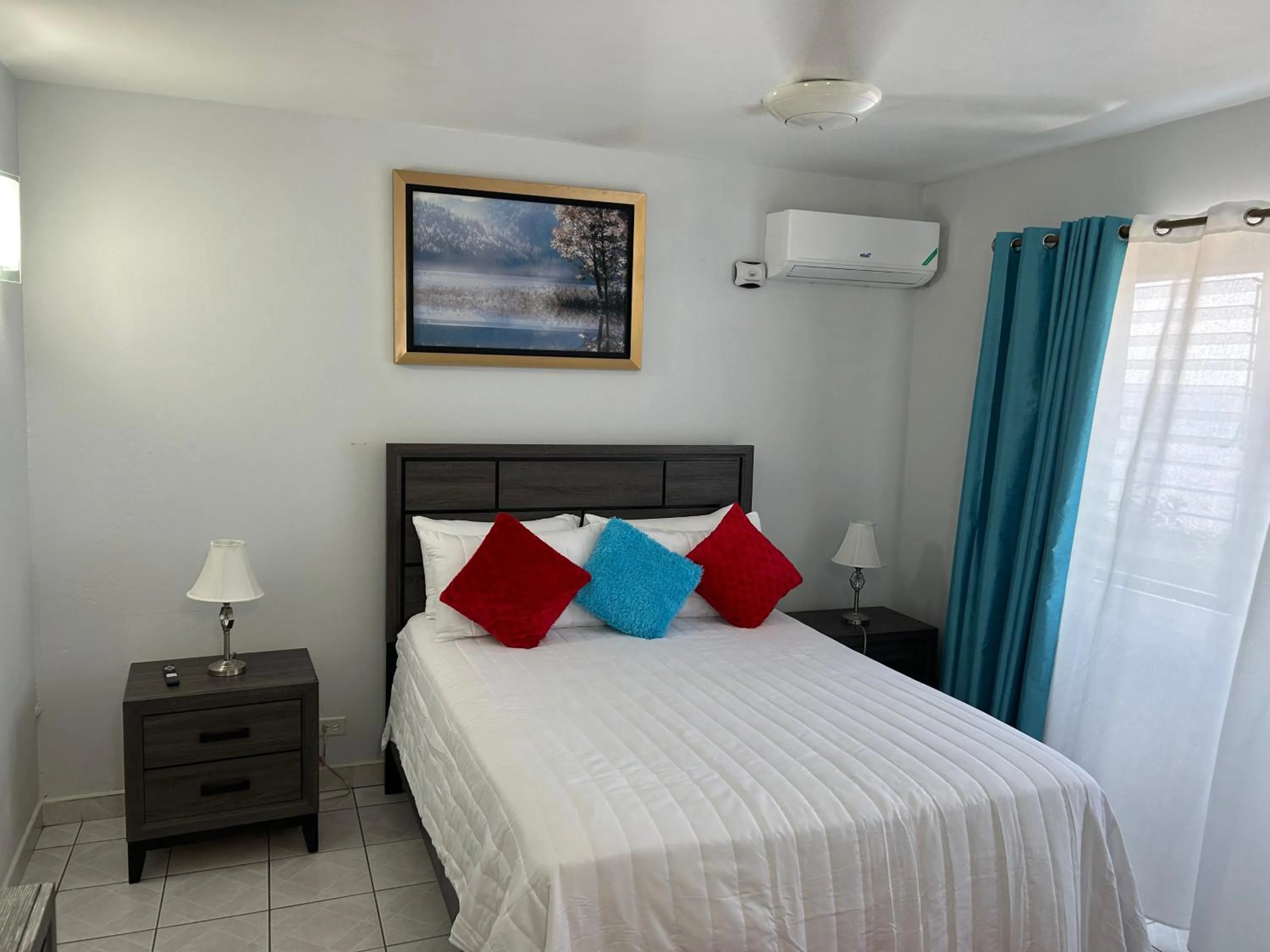 Bed in Contemporary Ocean view 2bed Carib Ocho Rios Condo
