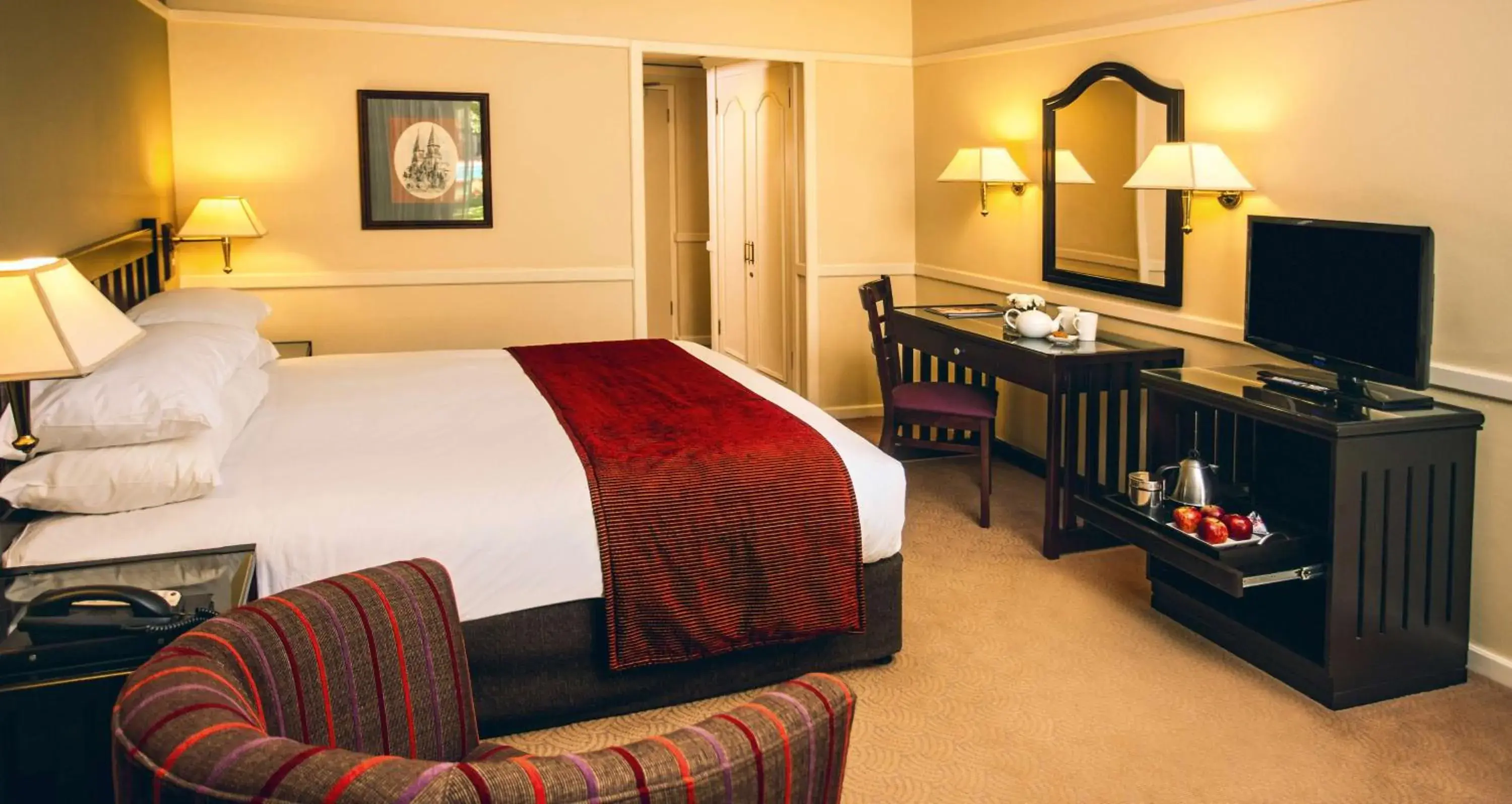 Photo of the whole room, Bed in Southern Sun Bloemfontein Photo of the whole room, Bed in Southern Sun Bloemfontein