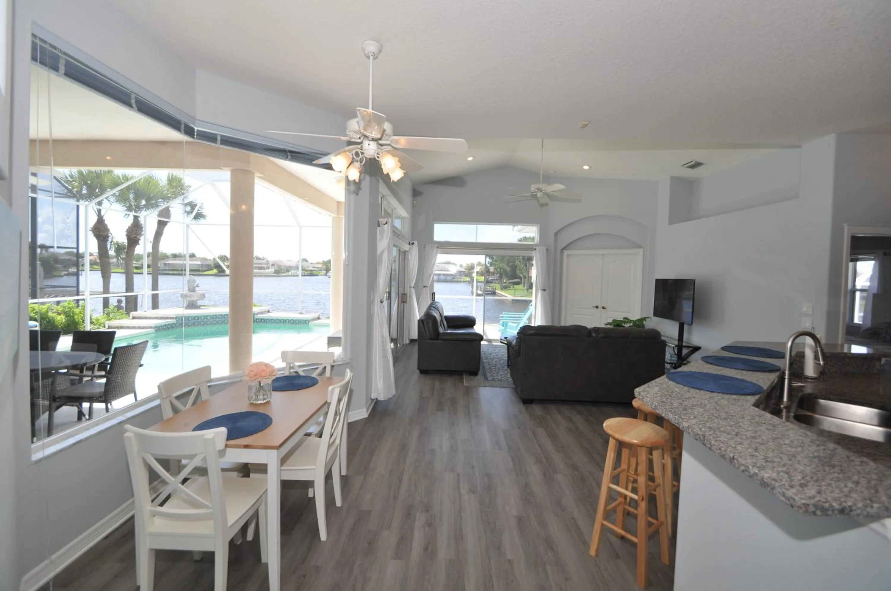 Sunset Bay Beautiful Pool Home - Bring Your Boat or Jet Ski - Canal with Dock- Sleeps 10 - 4 BD