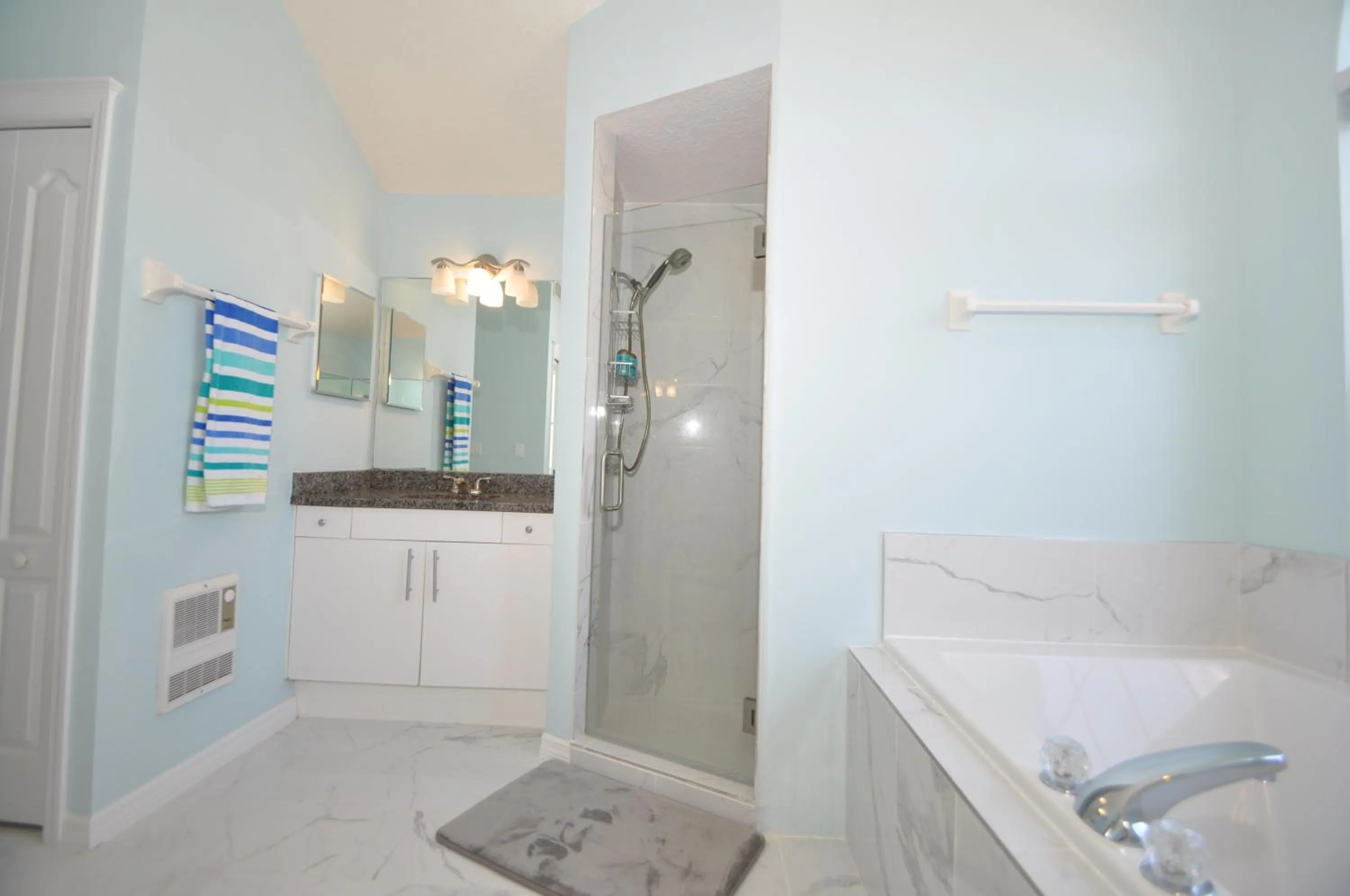 Sunset Bay Beautiful Pool Home - Bring Your Boat or Jet Ski - Canal with Dock- Sleeps 10 - 4 BD