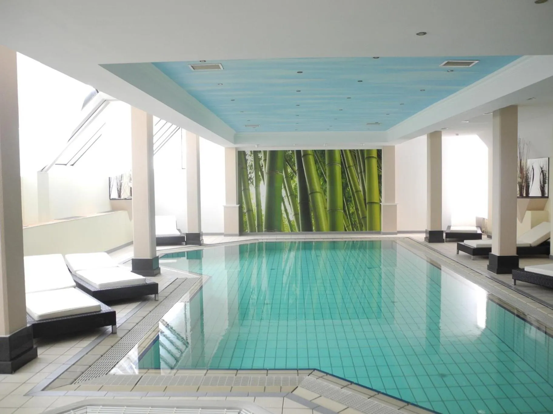 Swimming pool in Best Western Plus Hotel Am Schlossberg
