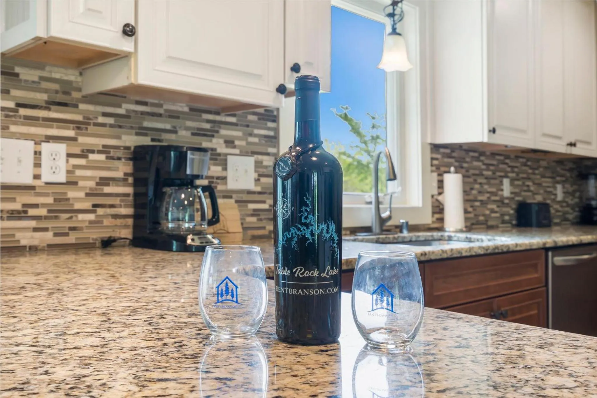 Lake Escape Lakefront Lodge at Red Bud Cove