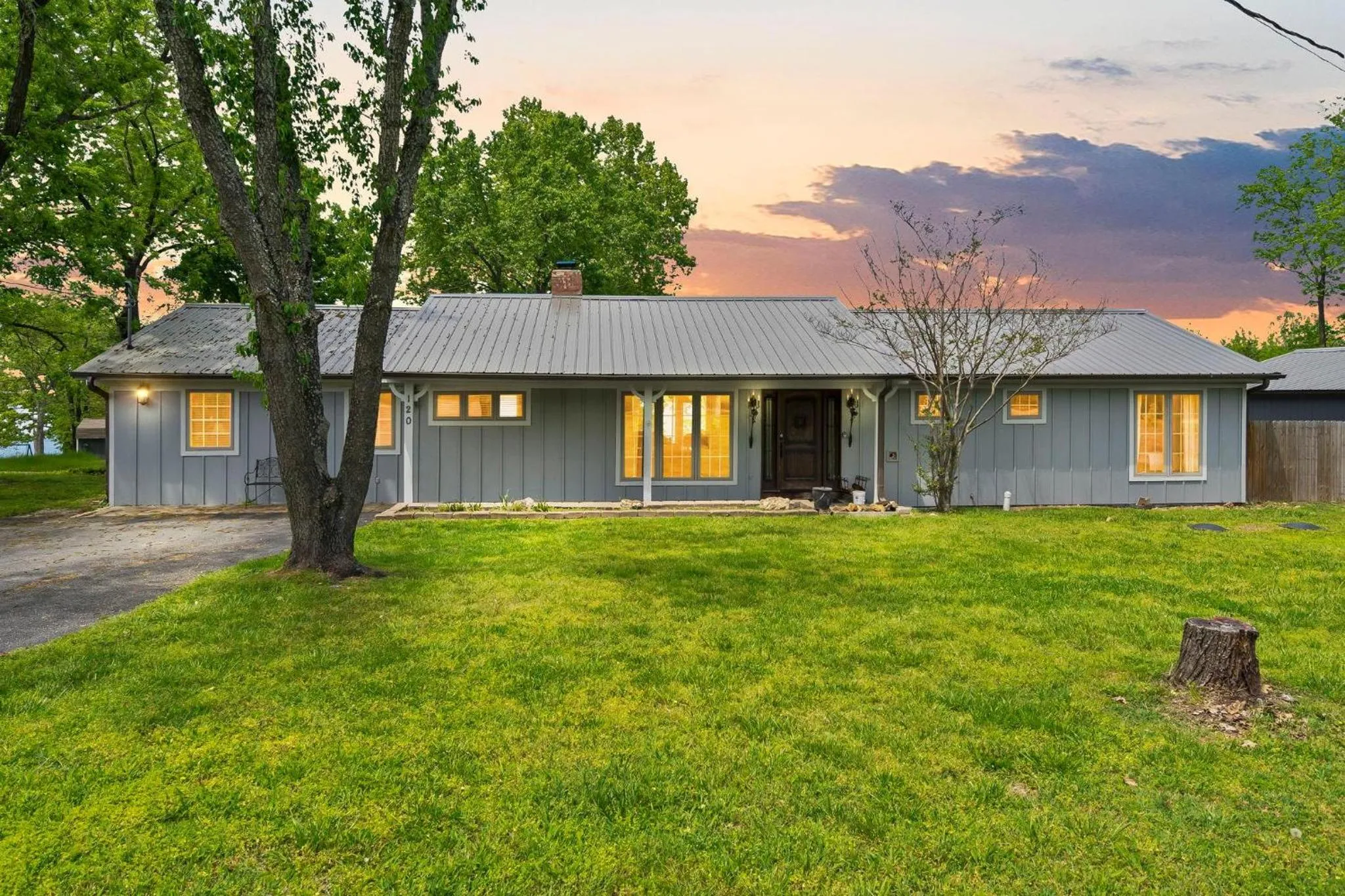 Lake Escape Lakefront Lodge at Red Bud Cove