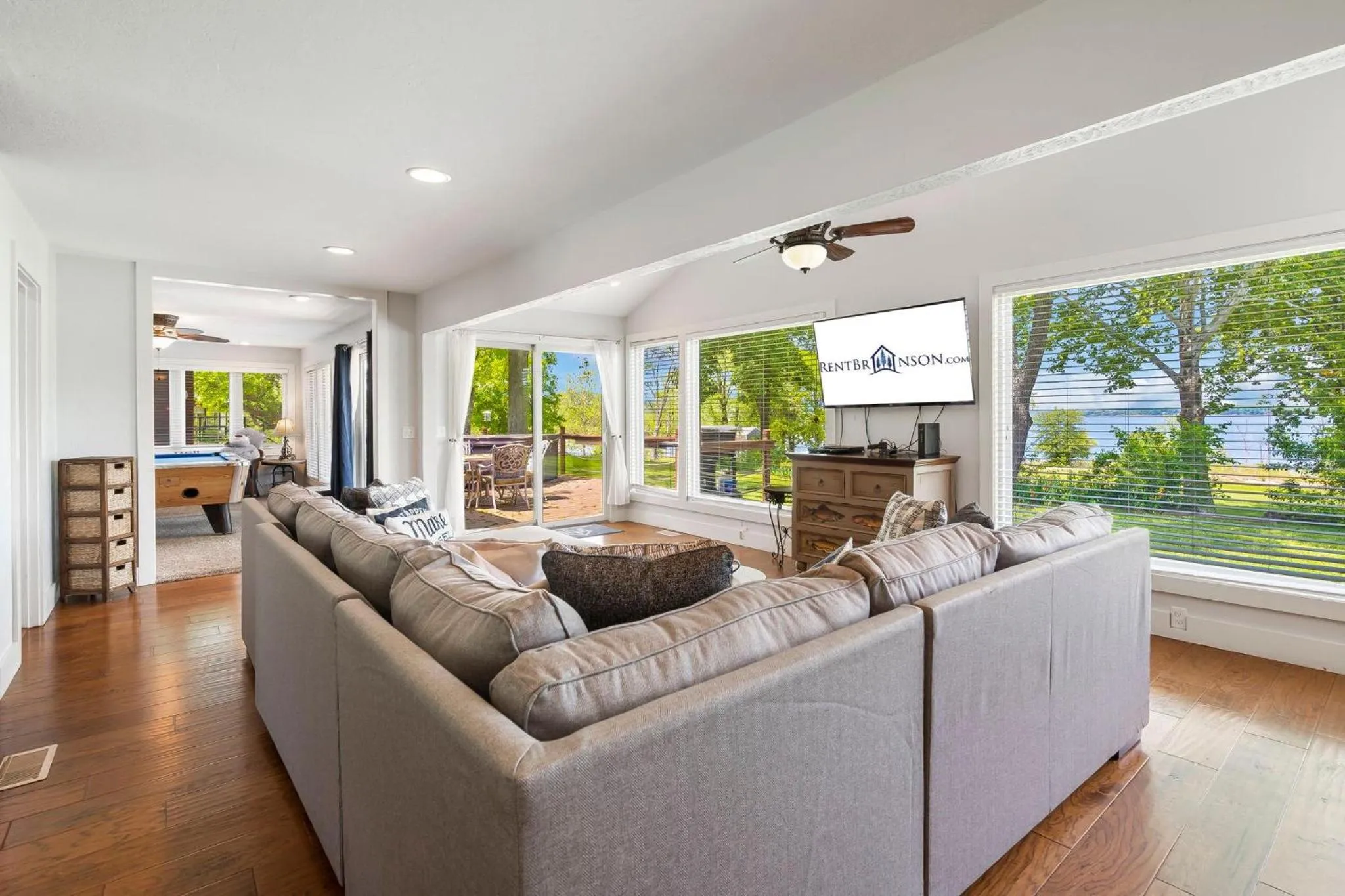 Lake Escape Lakefront Lodge at Red Bud Cove