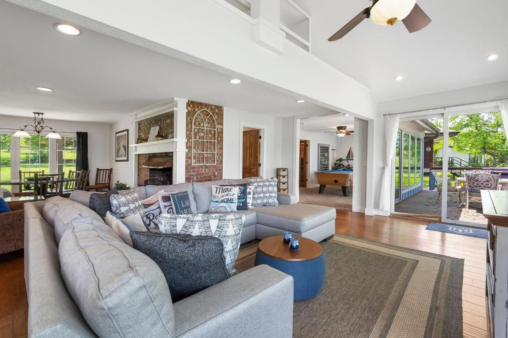 Lake Escape Lakefront Lodge at Red Bud Cove