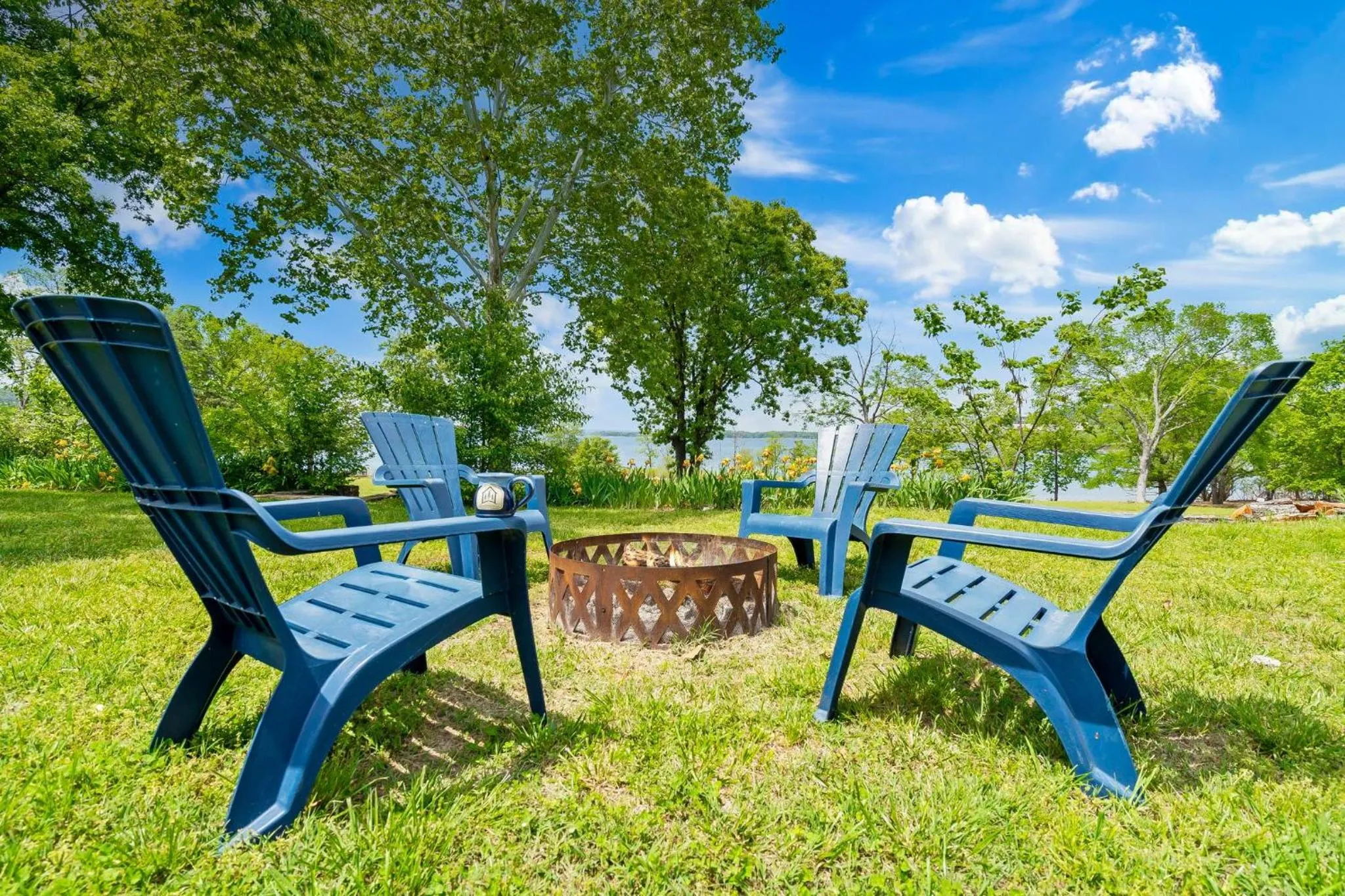 Lake Escape Lakefront Lodge at Red Bud Cove