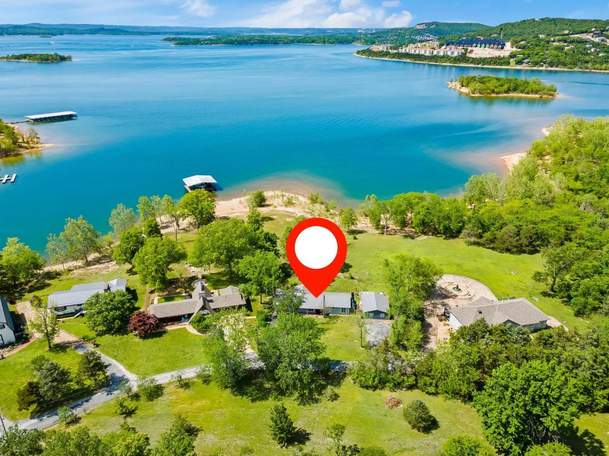 Lake Escape Lakefront Lodge at Red Bud Cove