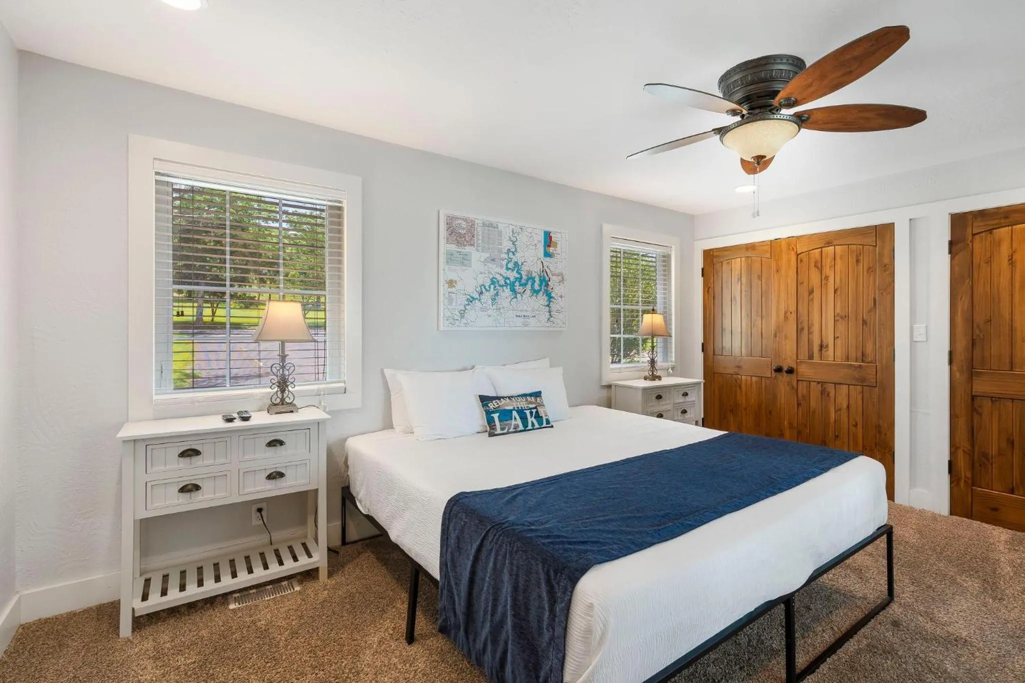 Lake Escape Lakefront Lodge at Red Bud Cove