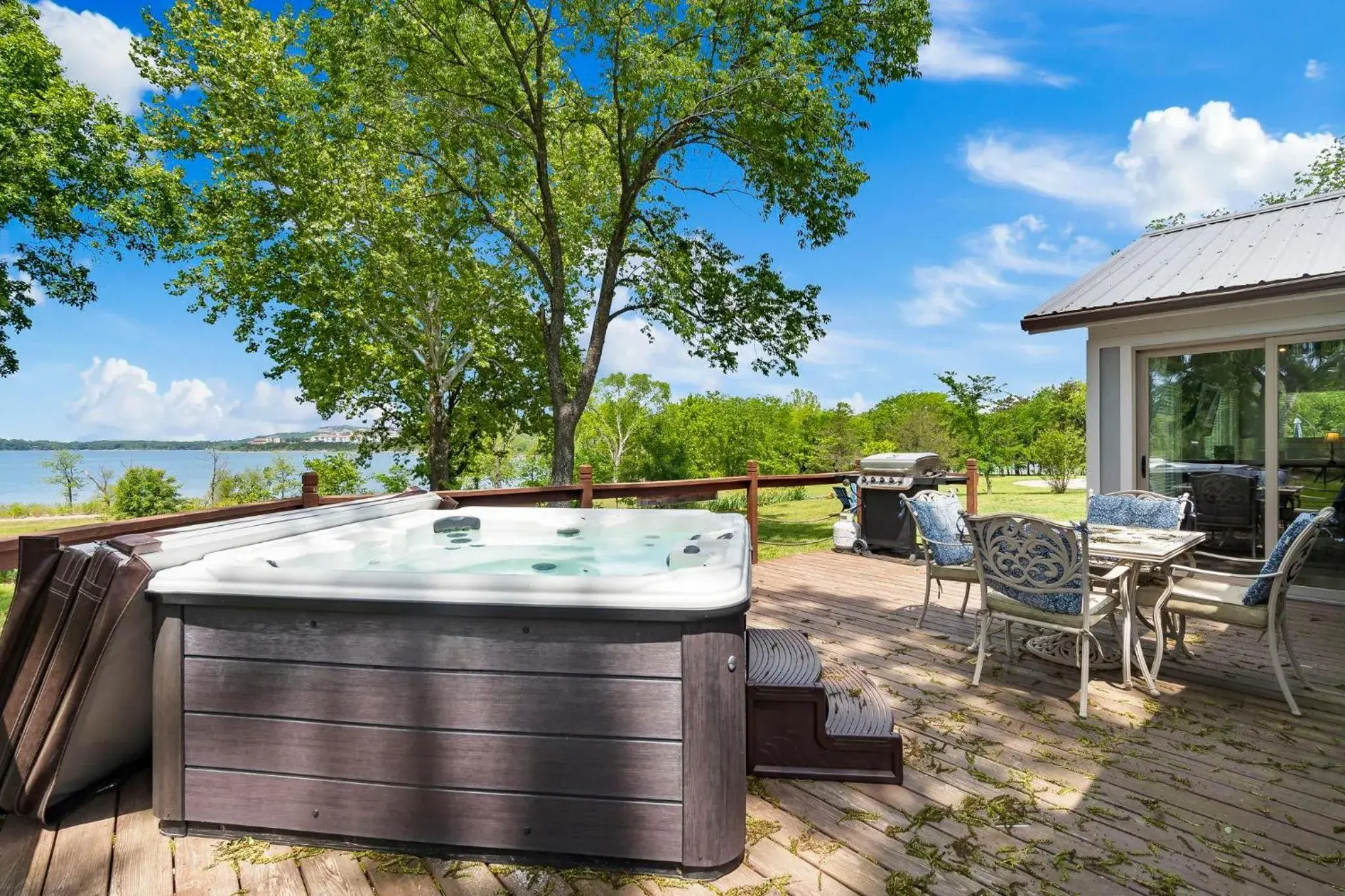 Lake Escape Lakefront Lodge at Red Bud Cove Lake Escape Lakefront Lodge at Red Bud Cove